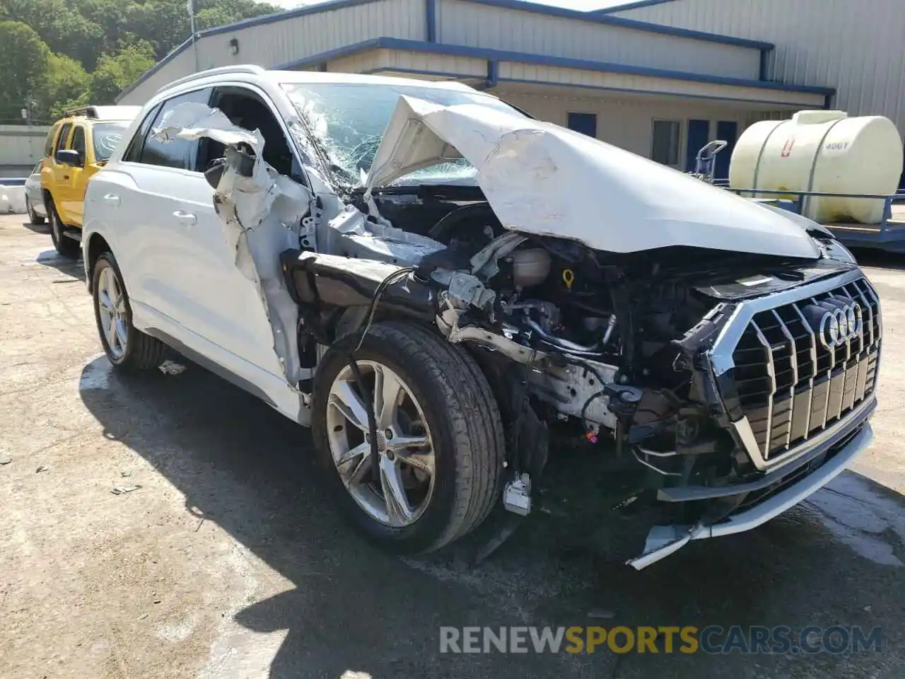 1 Photograph of a damaged car WA1DECF32K1086294 AUDI Q3 2019