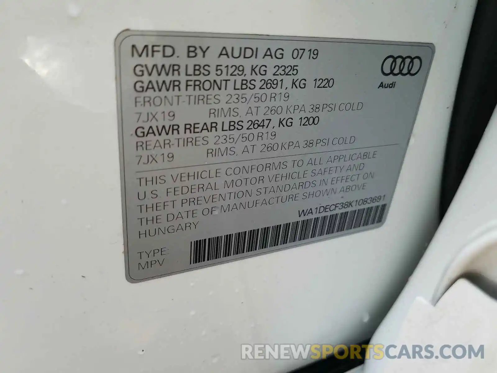 10 Photograph of a damaged car WA1DECF38K1083691 AUDI Q3 2019