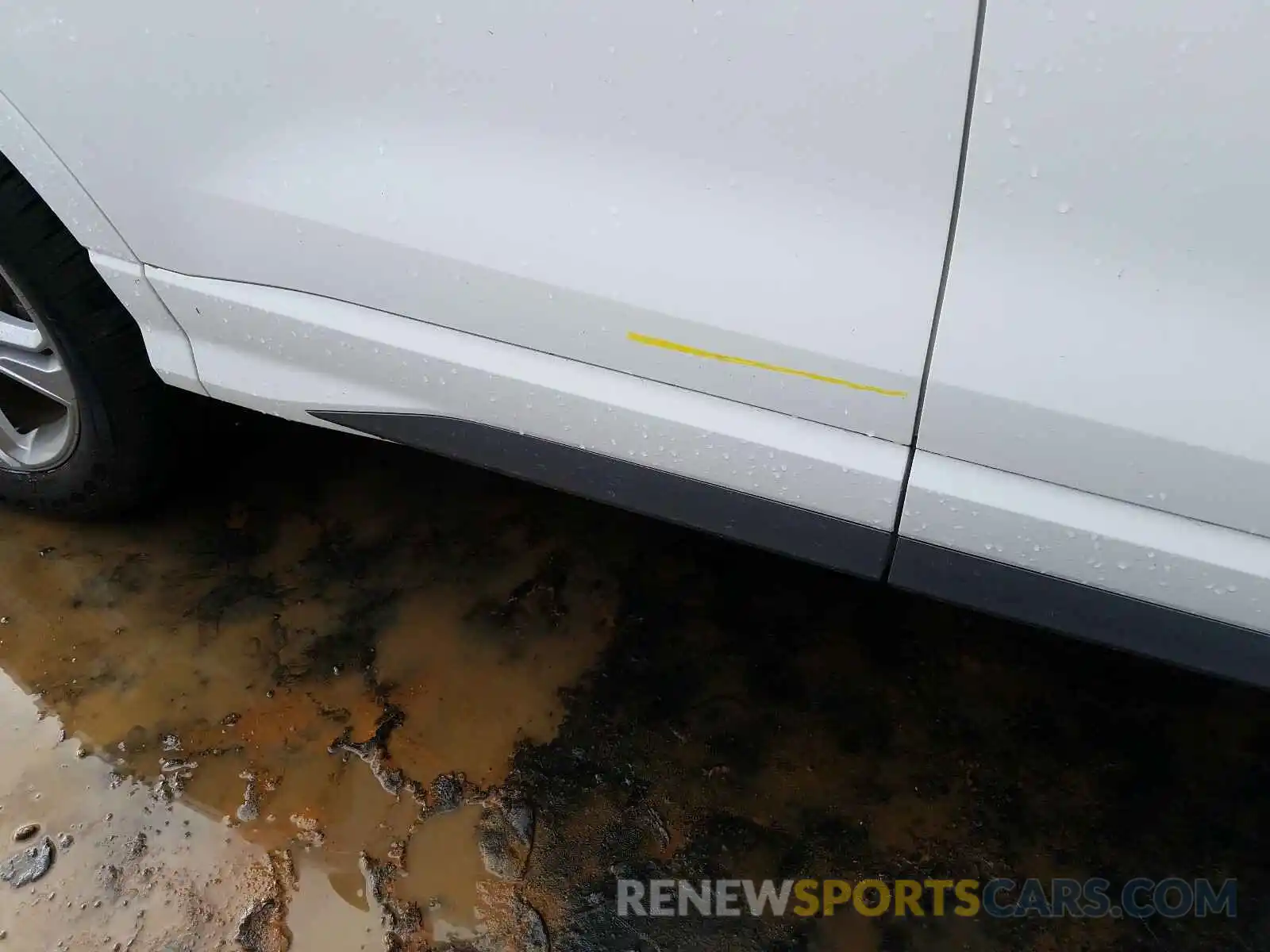 9 Photograph of a damaged car WA1DECF38K1083691 AUDI Q3 2019