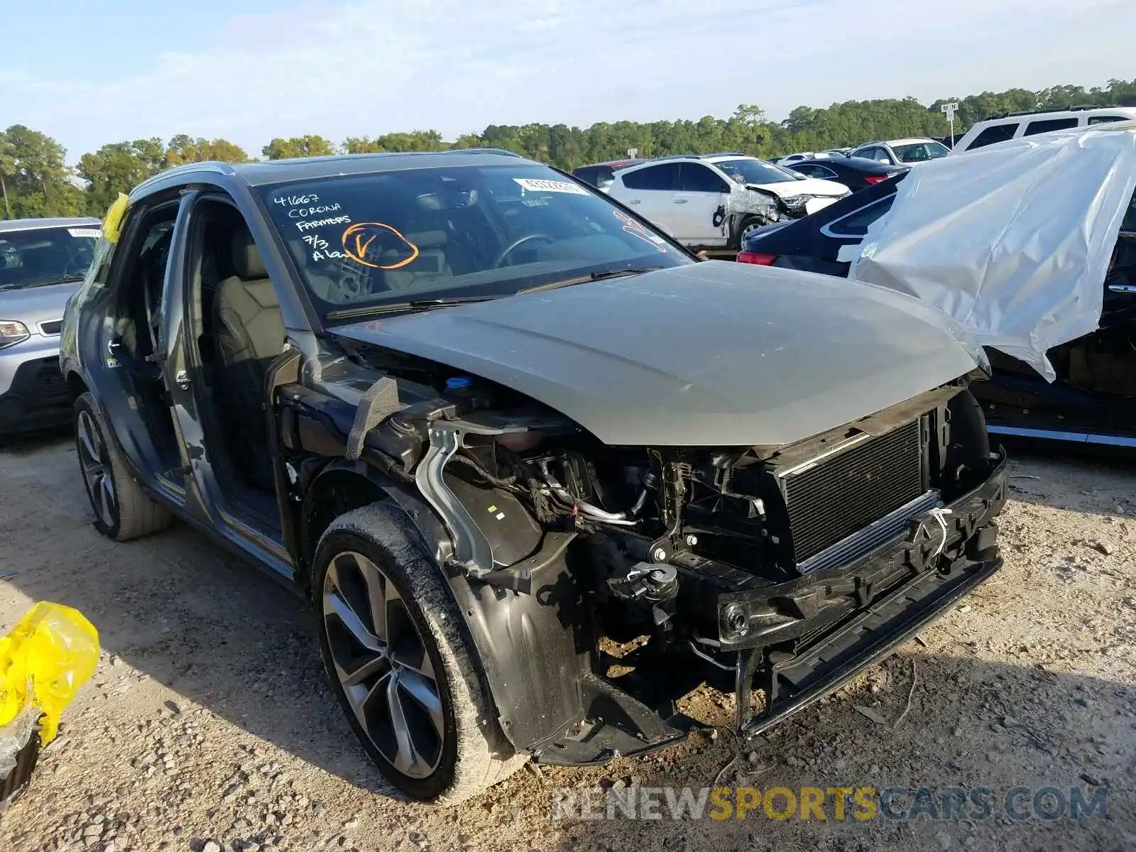 1 Photograph of a damaged car WA1EECF36K1069521 AUDI Q3 2019