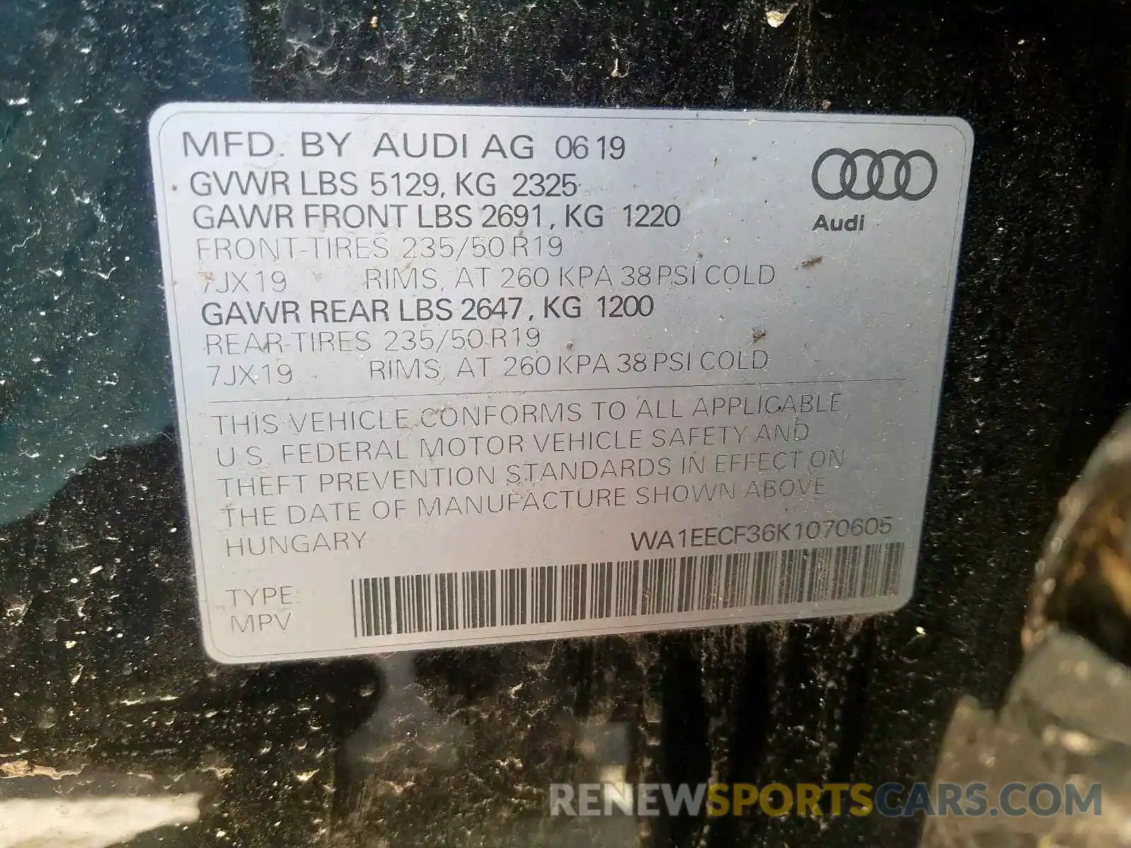 10 Photograph of a damaged car WA1EECF36K1070605 AUDI Q3 2019