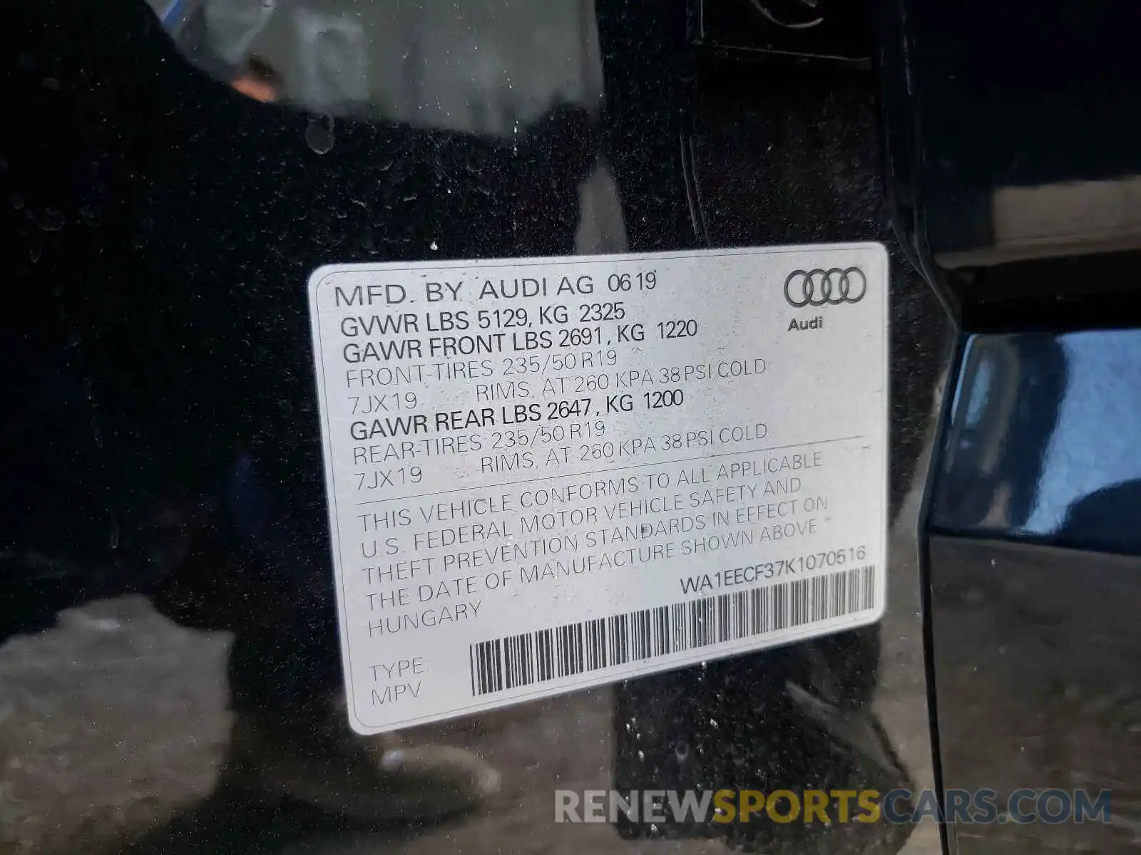 10 Photograph of a damaged car WA1EECF37K1070516 AUDI Q3 2019