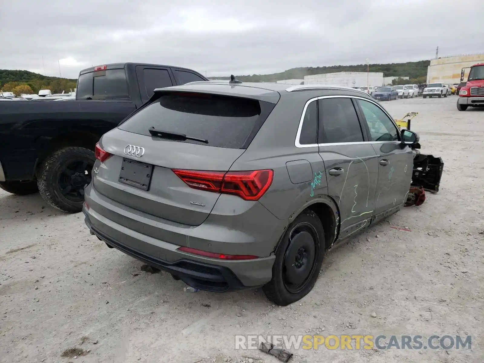 4 Фотография поврежденного автомобиля WA1EECF38K1073490 AUDI Q3 2019