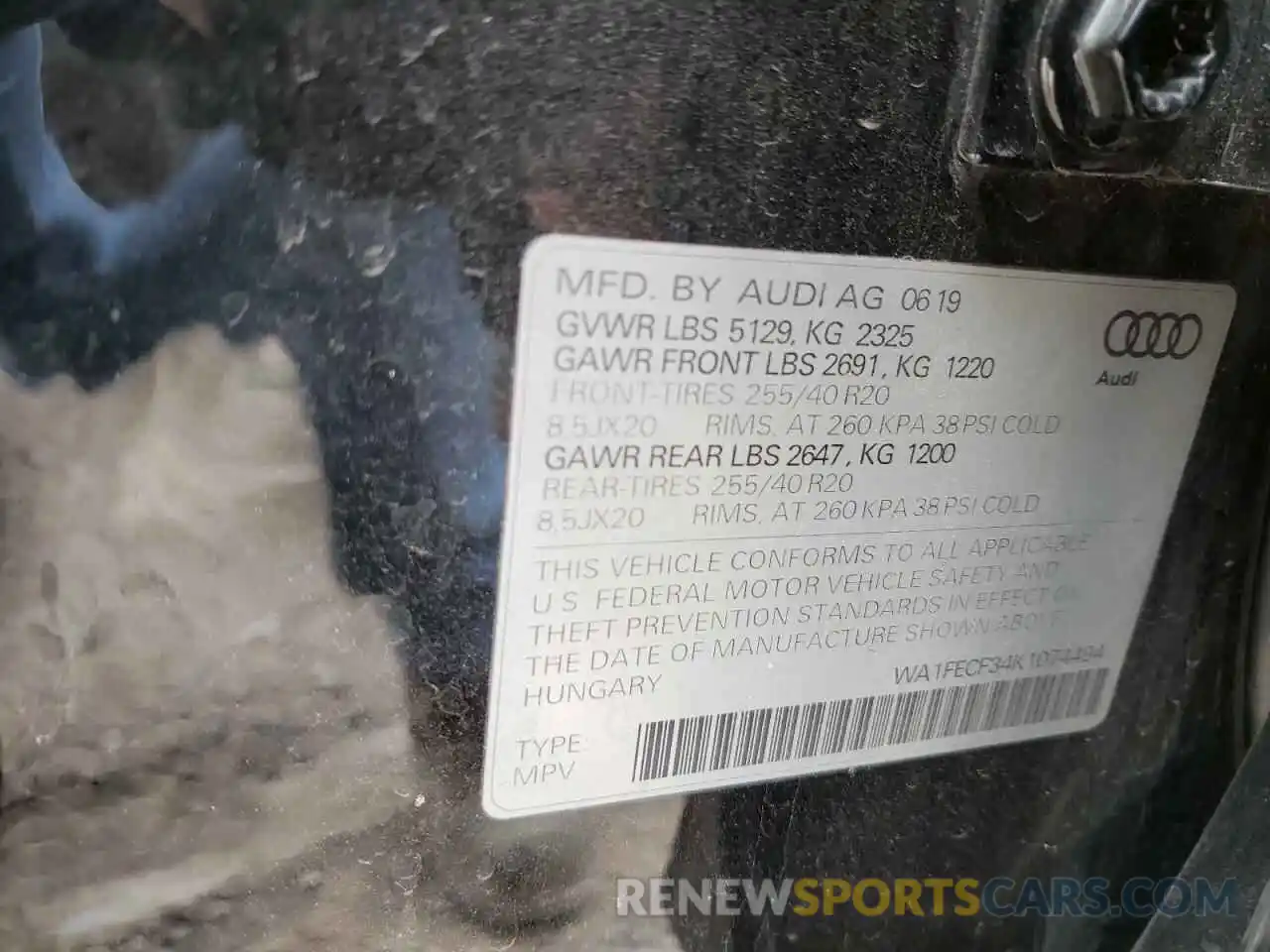 10 Photograph of a damaged car WA1FECF34K1074494 AUDI Q3 2019