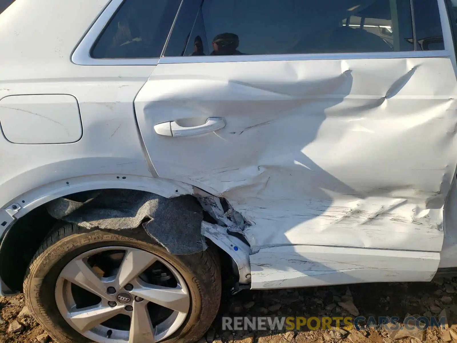 9 Photograph of a damaged car WA1AECF30L1015423 AUDI Q3 2020