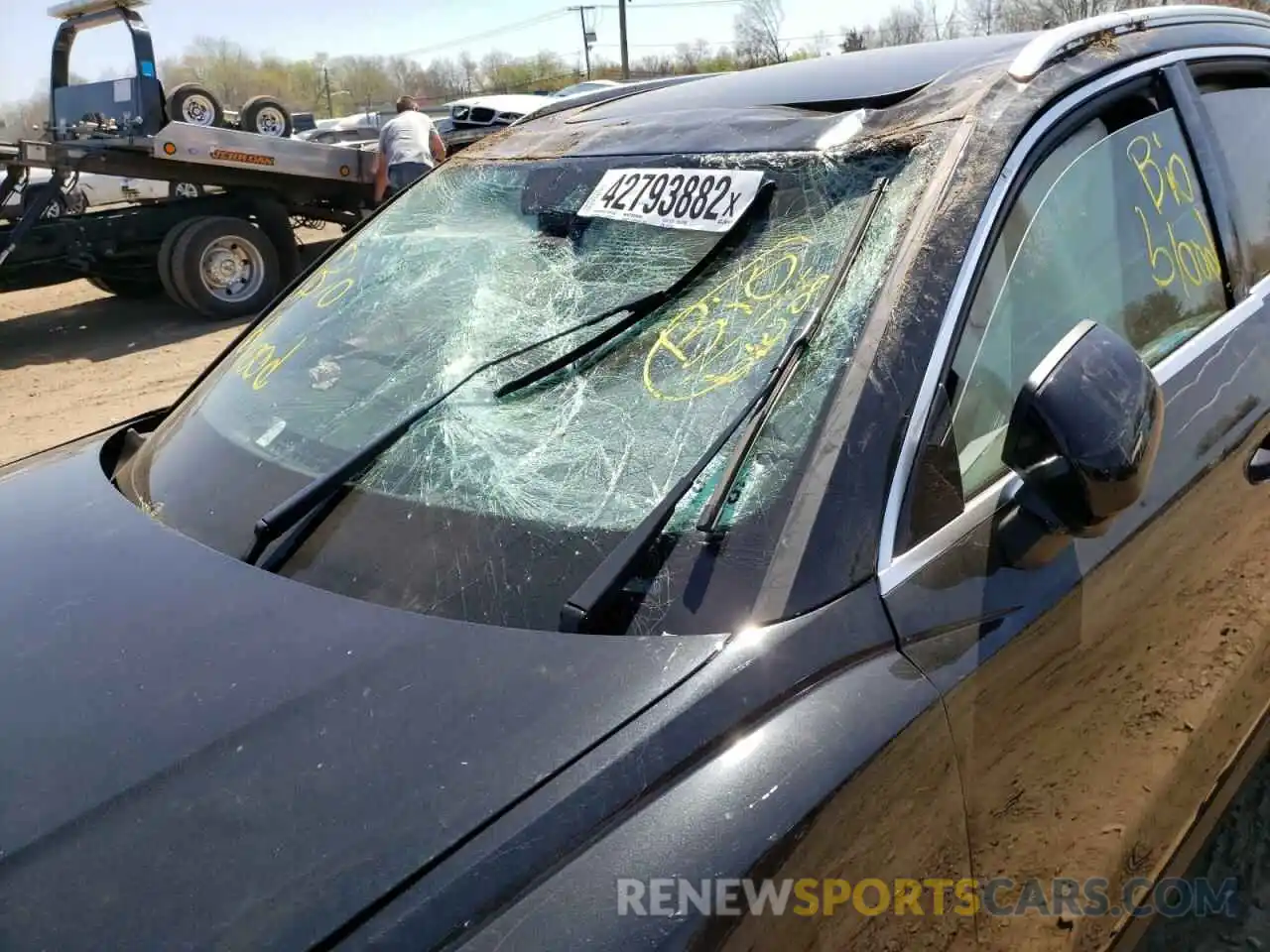 9 Photograph of a damaged car WA1AECF30L1076335 AUDI Q3 2020