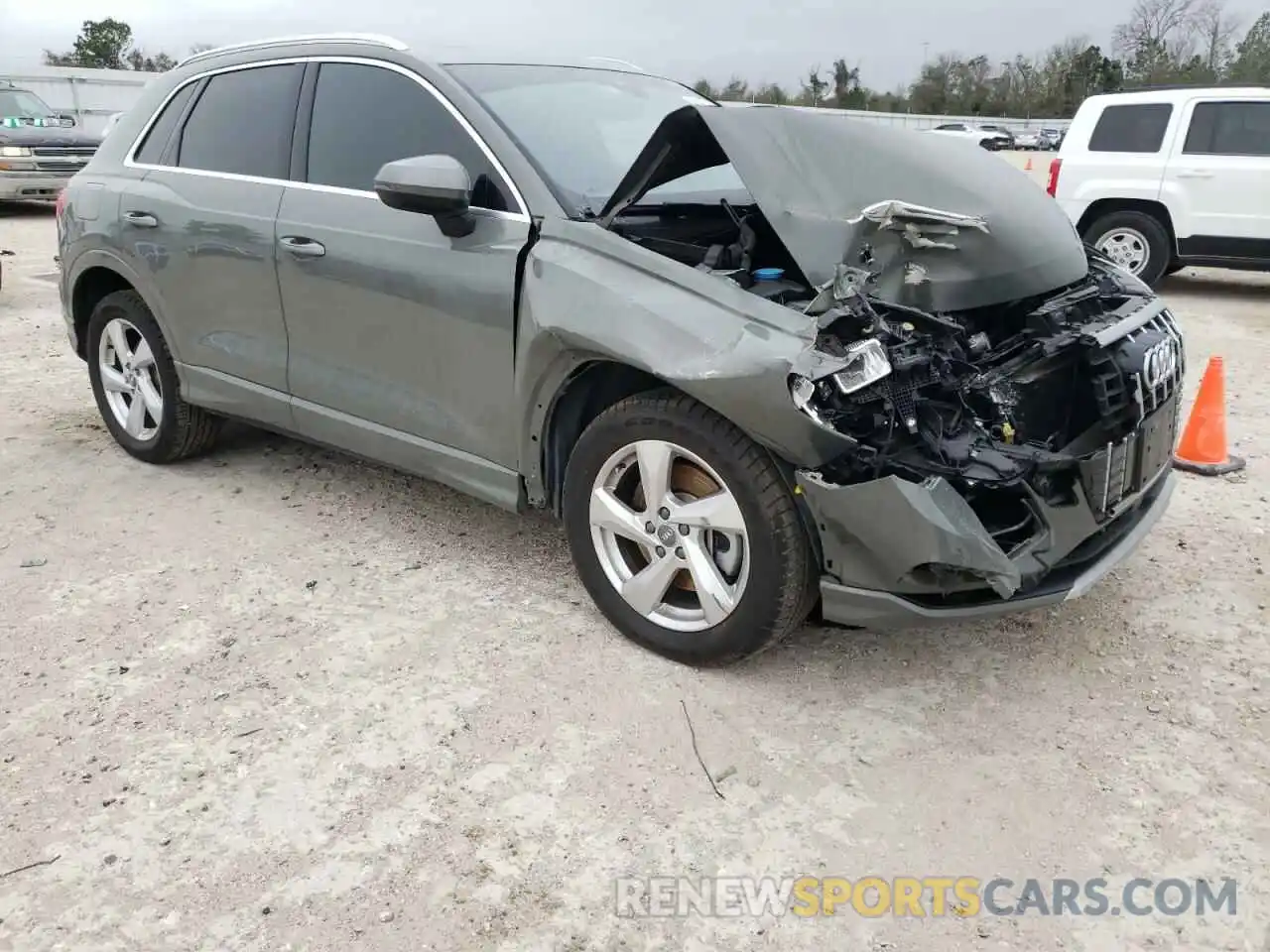 1 Photograph of a damaged car WA1AECF31L1022008 AUDI Q3 2020