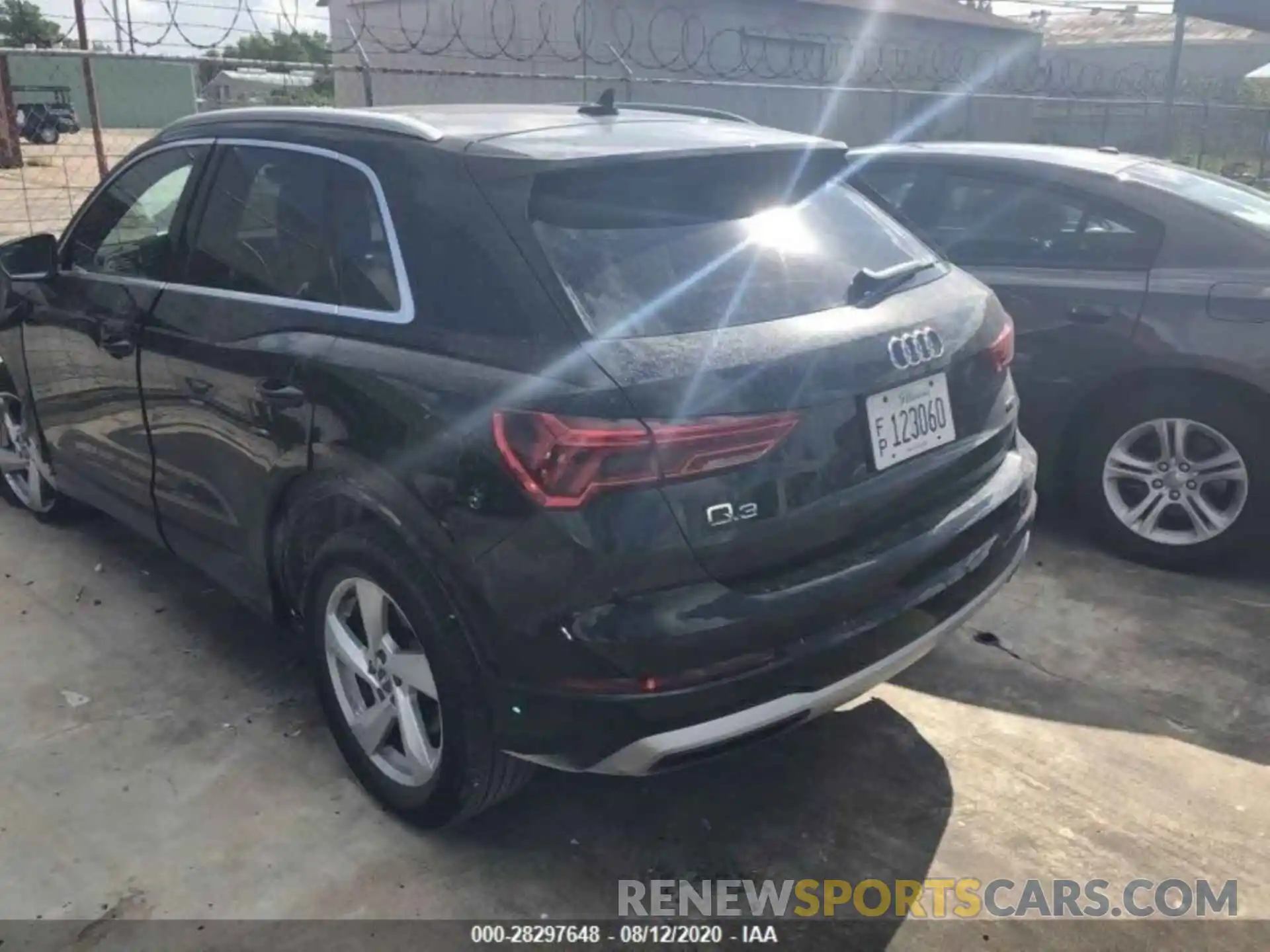 1 Фотография поврежденного автомобиля WA1AECF31L1024020 AUDI Q3 2020