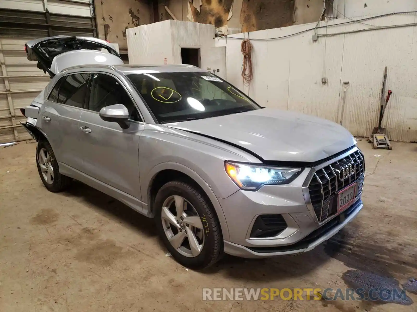 1 Photograph of a damaged car WA1AECF31L1057972 AUDI Q3 2020