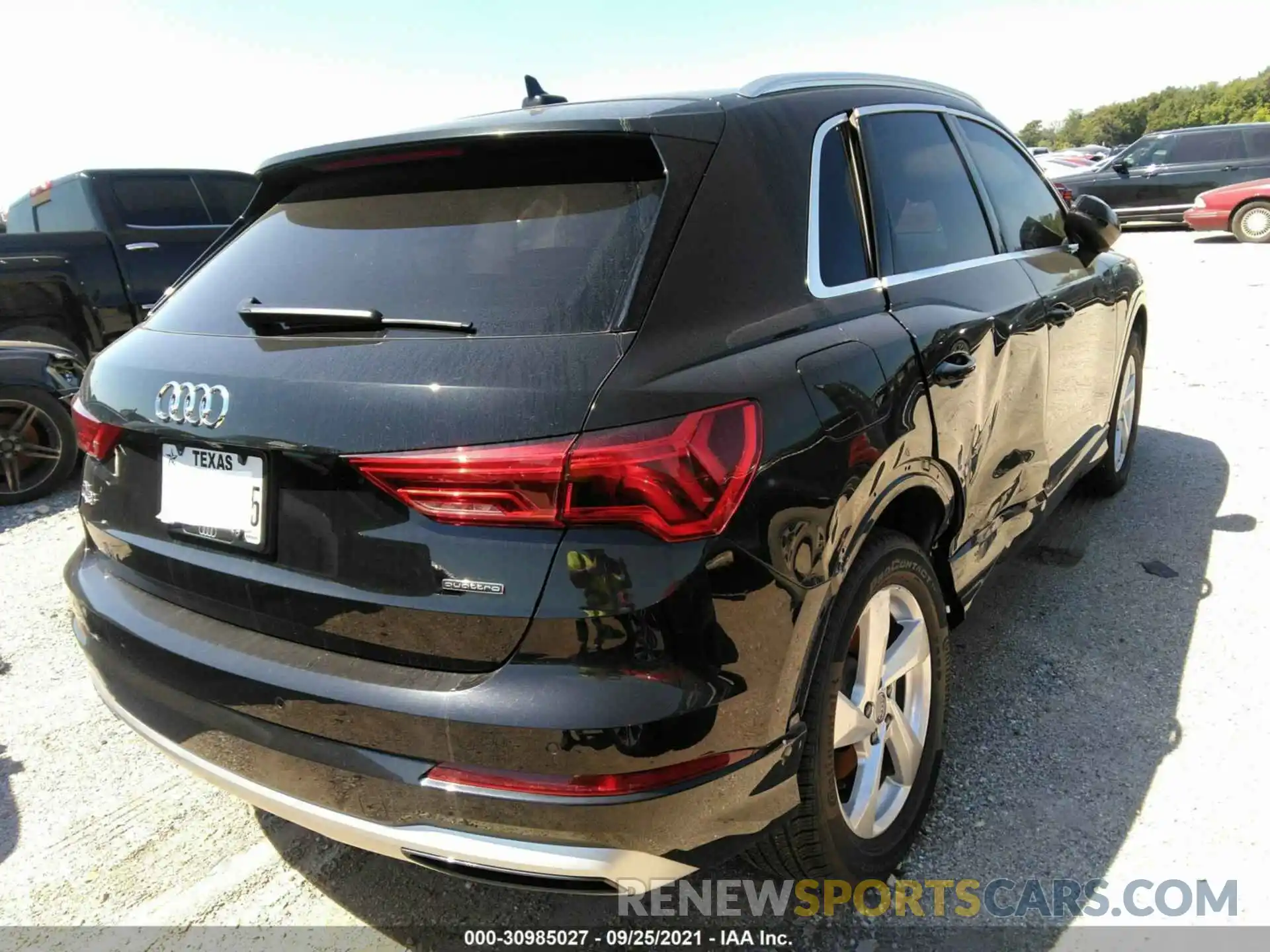 4 Photograph of a damaged car WA1AECF31L1098330 AUDI Q3 2020