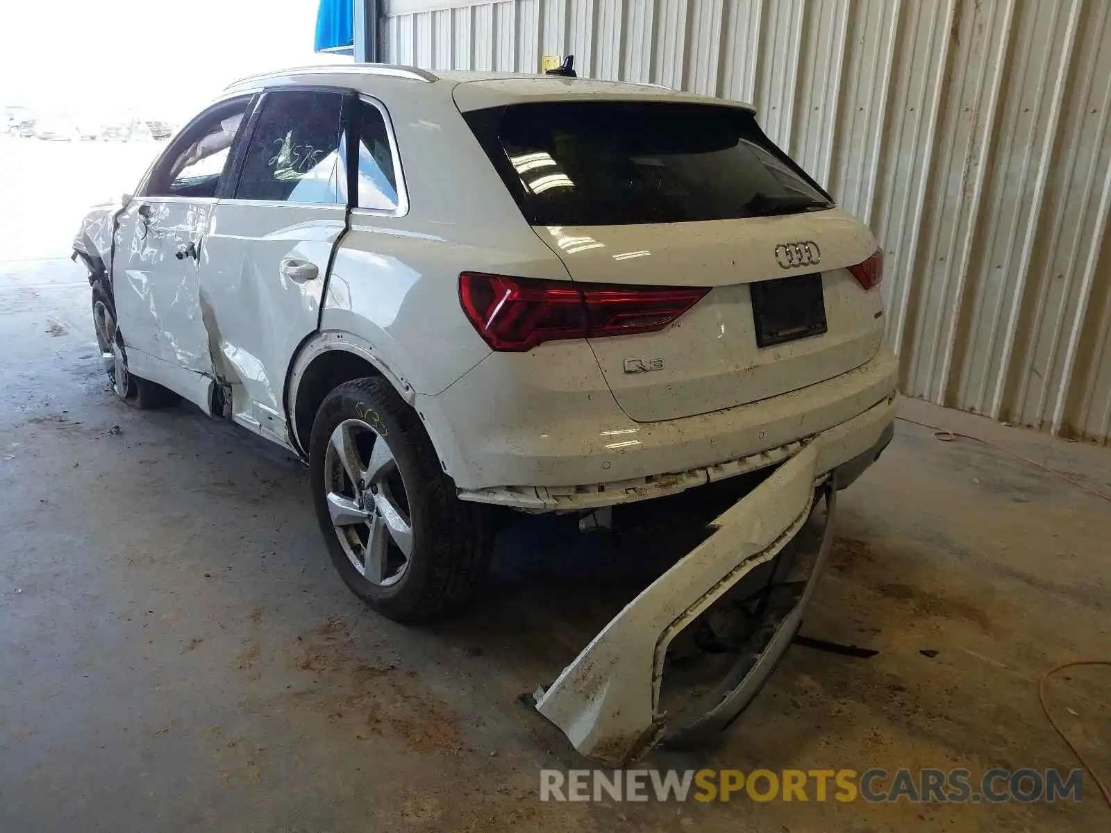 3 Photograph of a damaged car WA1AECF32L1022874 AUDI Q3 2020