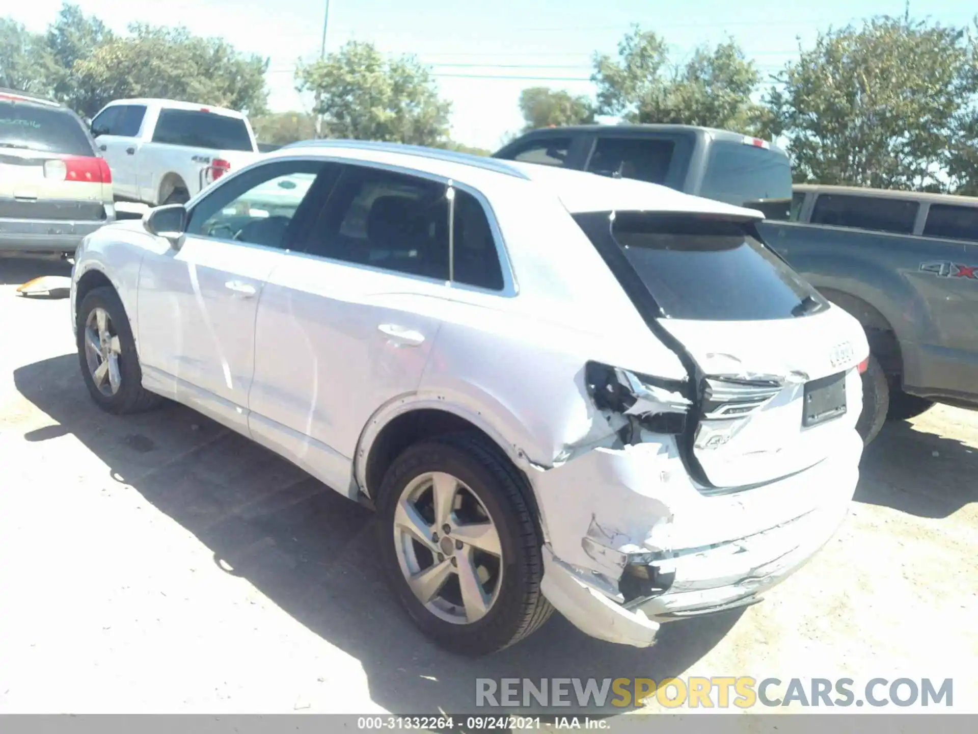 3 Photograph of a damaged car WA1AECF32L1034412 AUDI Q3 2020