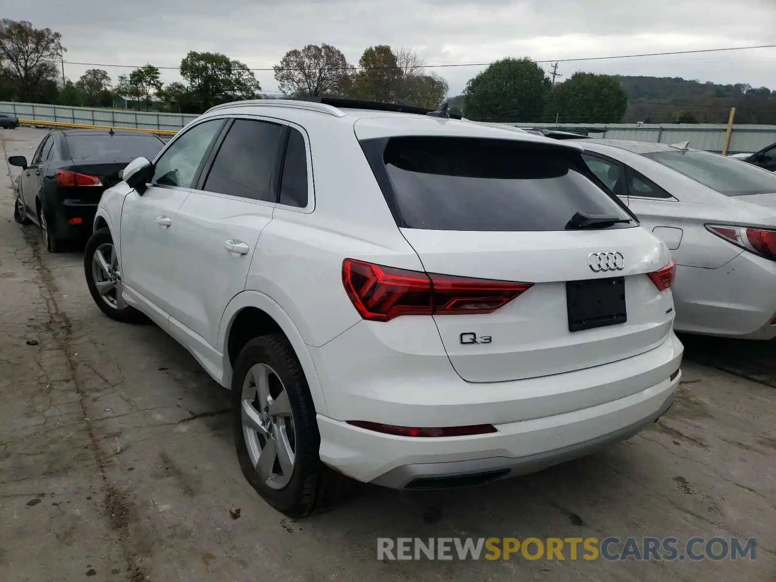 3 Photograph of a damaged car WA1AECF32L1054594 AUDI Q3 2020