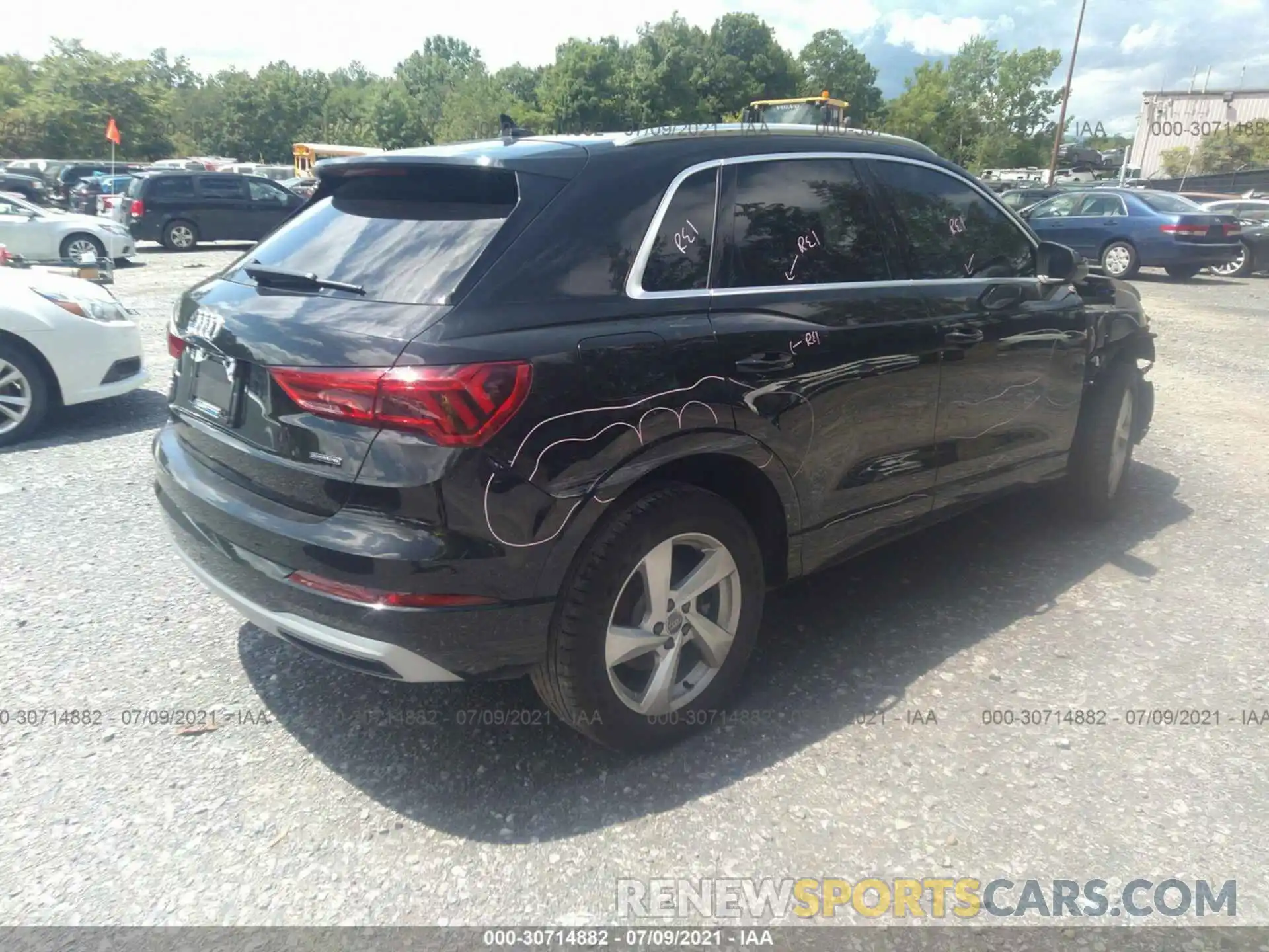 4 Photograph of a damaged car WA1AECF33L1036055 AUDI Q3 2020