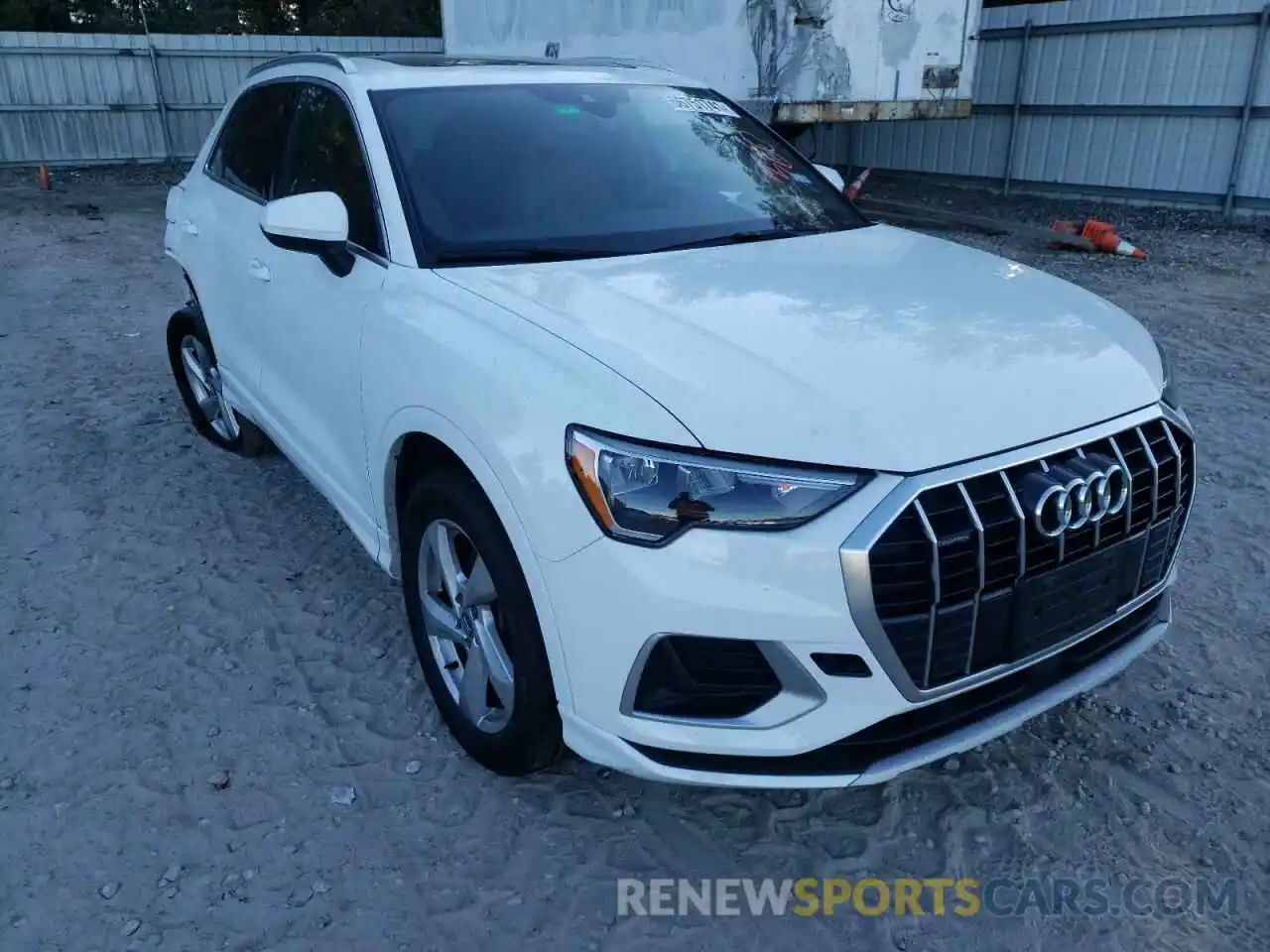 1 Photograph of a damaged car WA1AECF34L1033620 AUDI Q3 2020