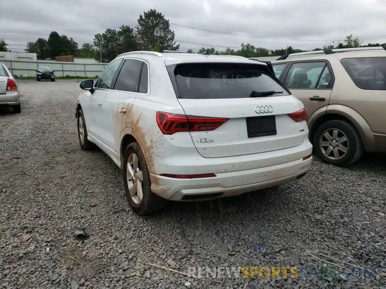 3 Photograph of a damaged car WA1AECF34L1104962 AUDI Q3 2020