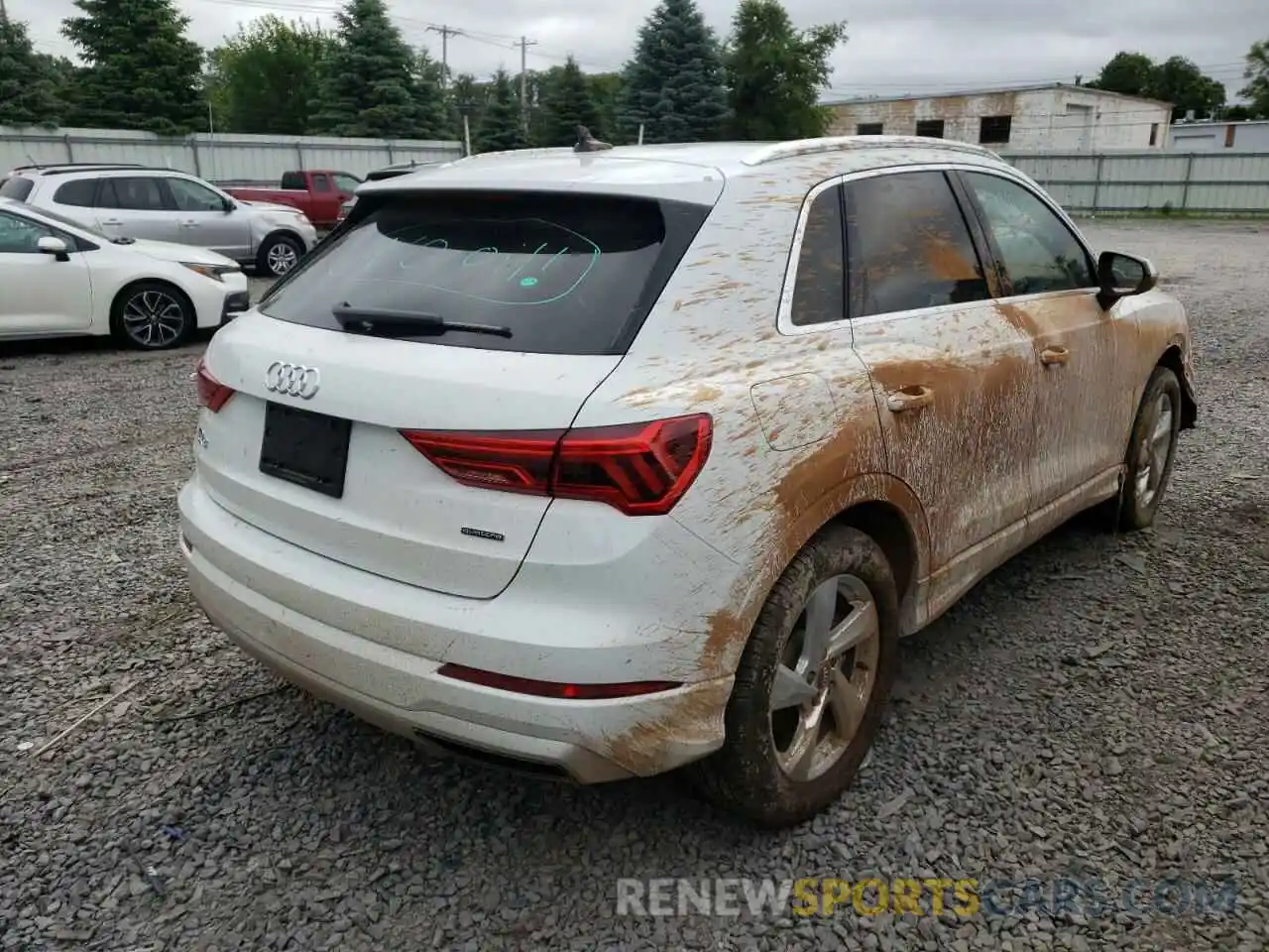 4 Photograph of a damaged car WA1AECF34L1104962 AUDI Q3 2020