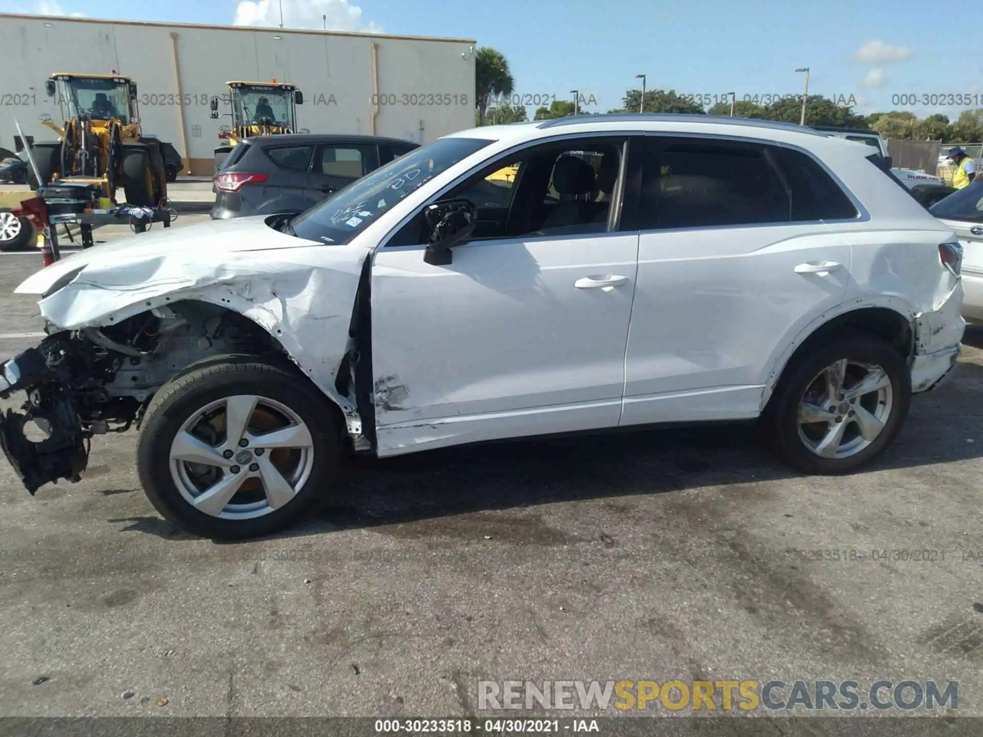 6 Photograph of a damaged car WA1AECF36L1030895 AUDI Q3 2020