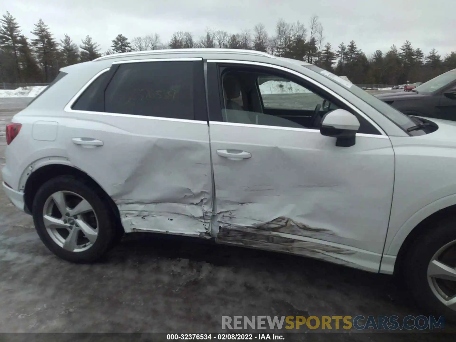 6 Photograph of a damaged car WA1AECF37L1024362 AUDI Q3 2020