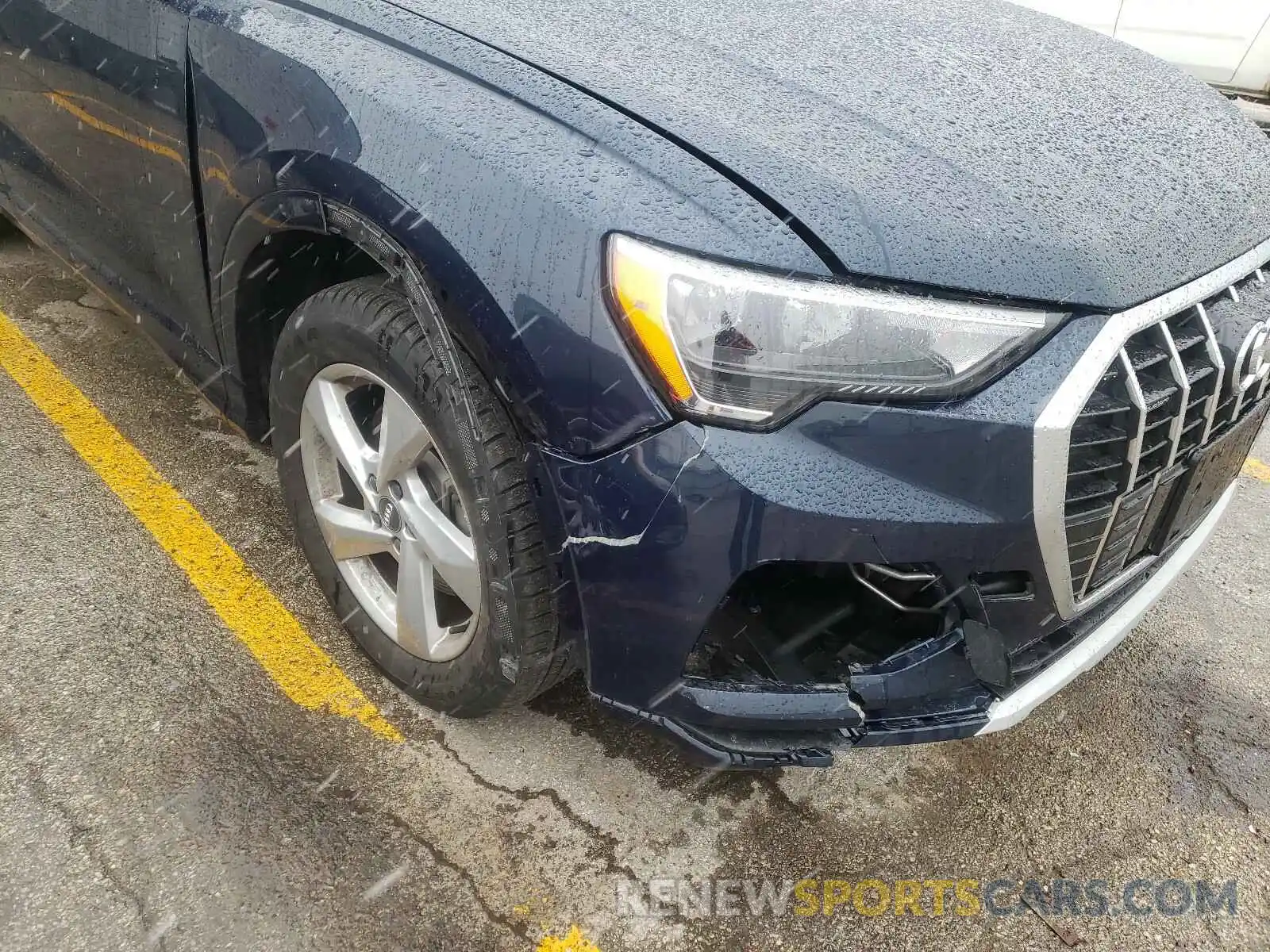 9 Photograph of a damaged car WA1AECF37L1052498 AUDI Q3 2020