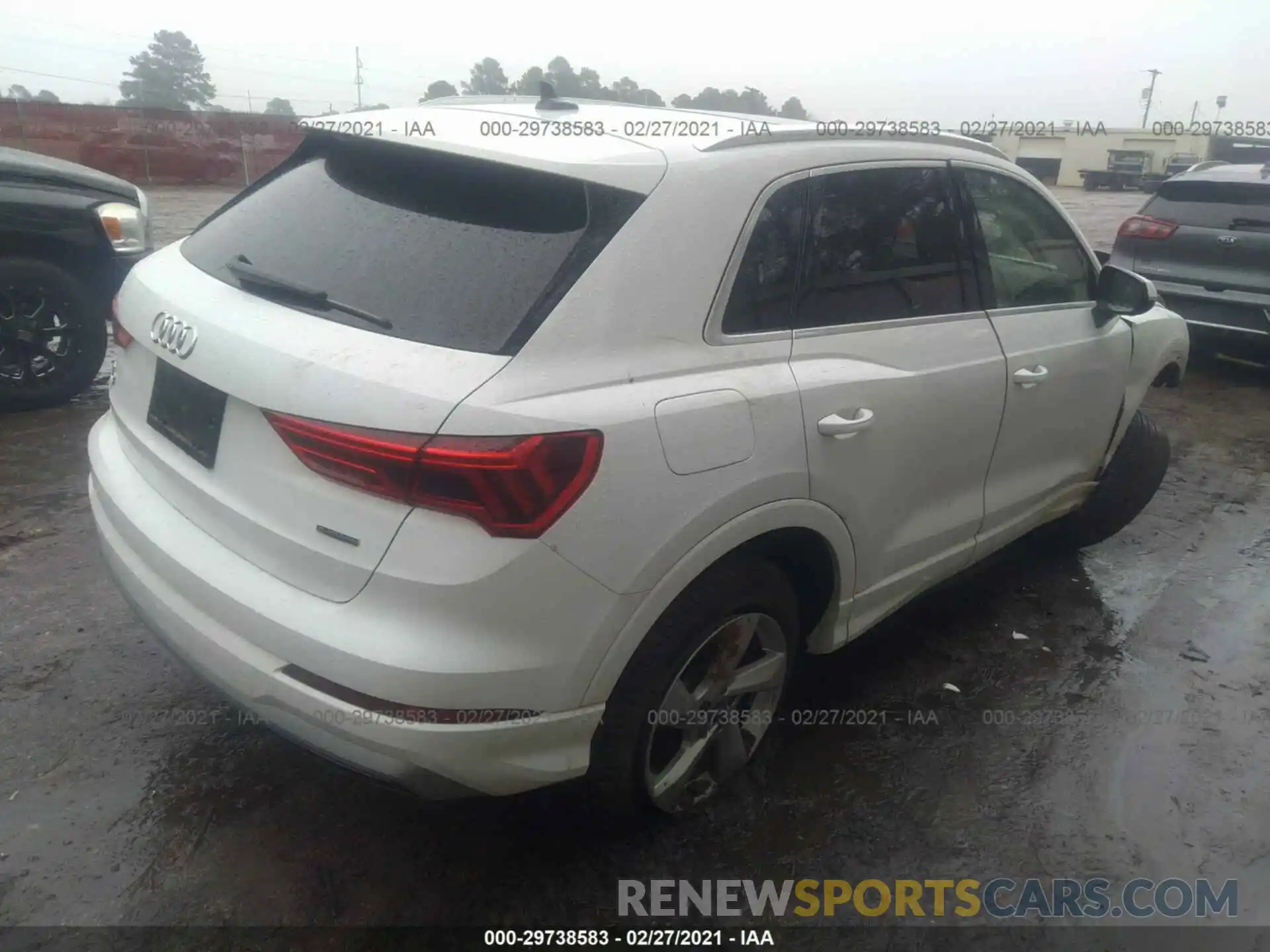 4 Photograph of a damaged car WA1AECF38L1053403 AUDI Q3 2020