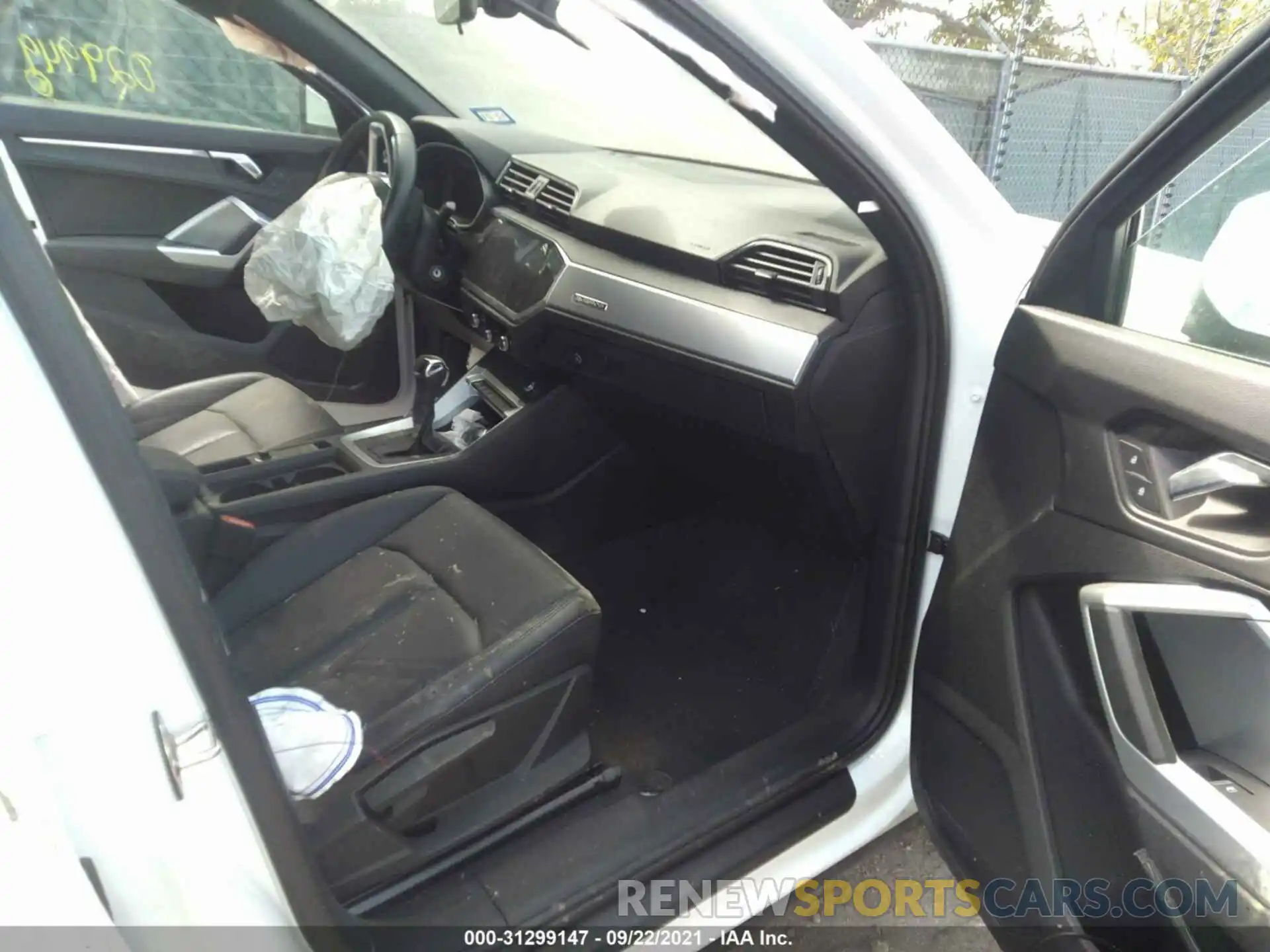 5 Photograph of a damaged car WA1AECF39L1029949 AUDI Q3 2020