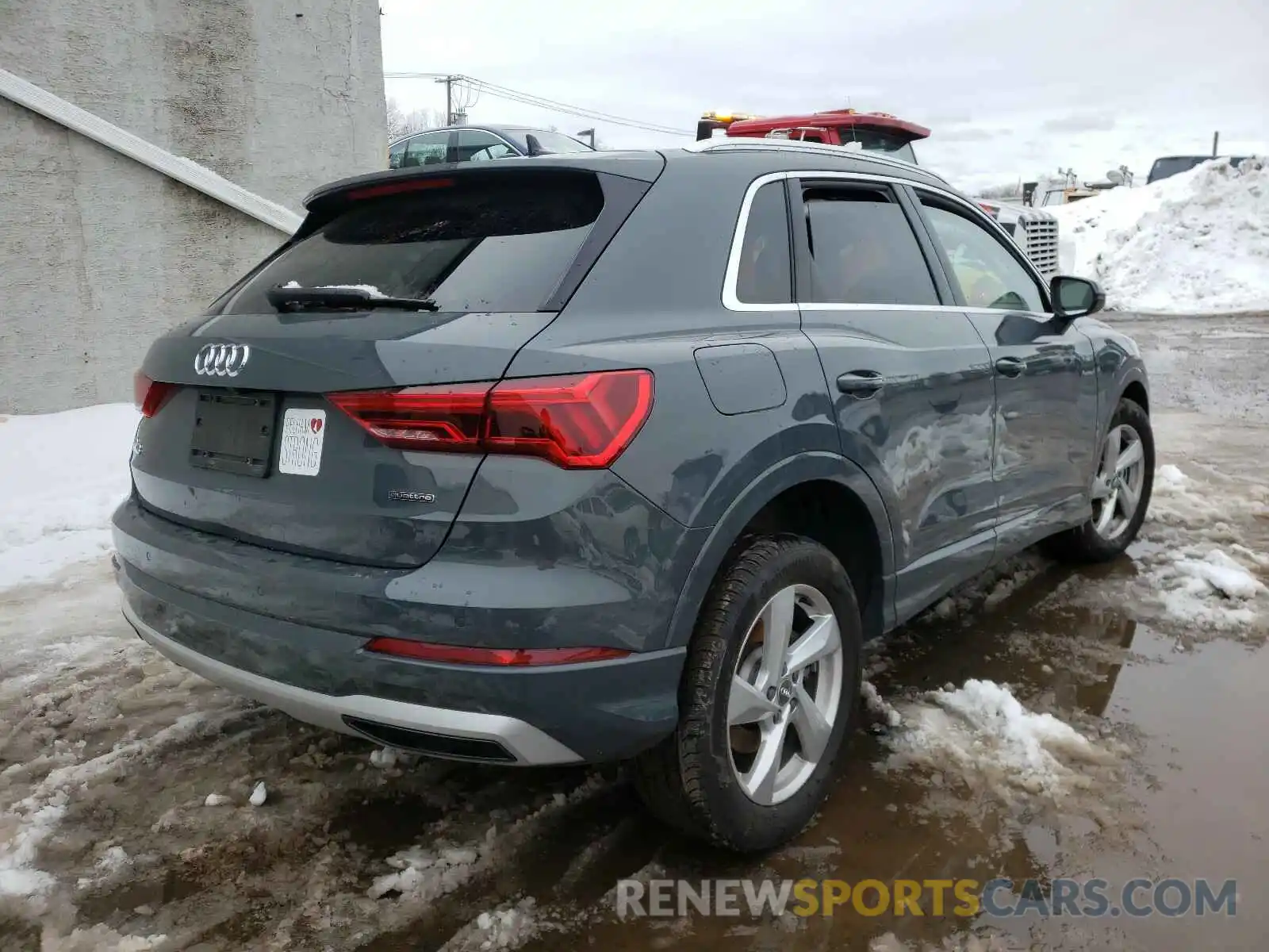 4 Photograph of a damaged car WA1AECF39L1078617 AUDI Q3 2020