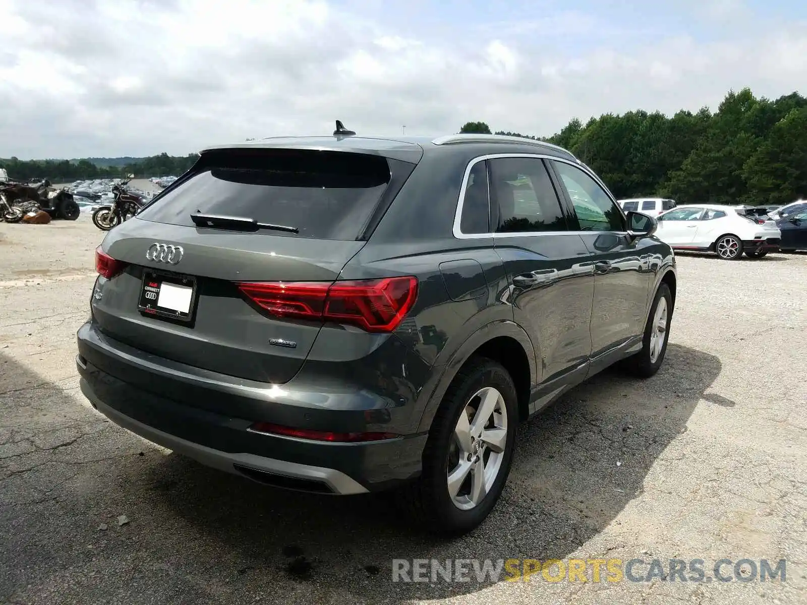 4 Photograph of a damaged car WA1AECF39L1099323 AUDI Q3 2020