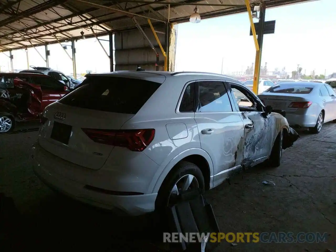 4 Photograph of a damaged car WA1AECF3XL1055248 AUDI Q3 2020