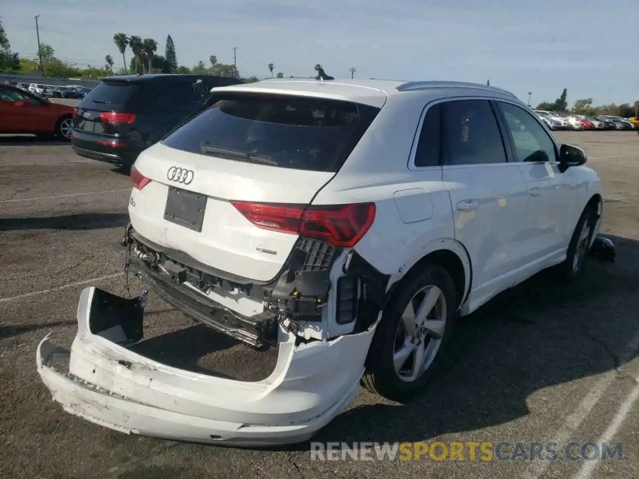 4 Photograph of a damaged car WA1AECF3XL1056125 AUDI Q3 2020