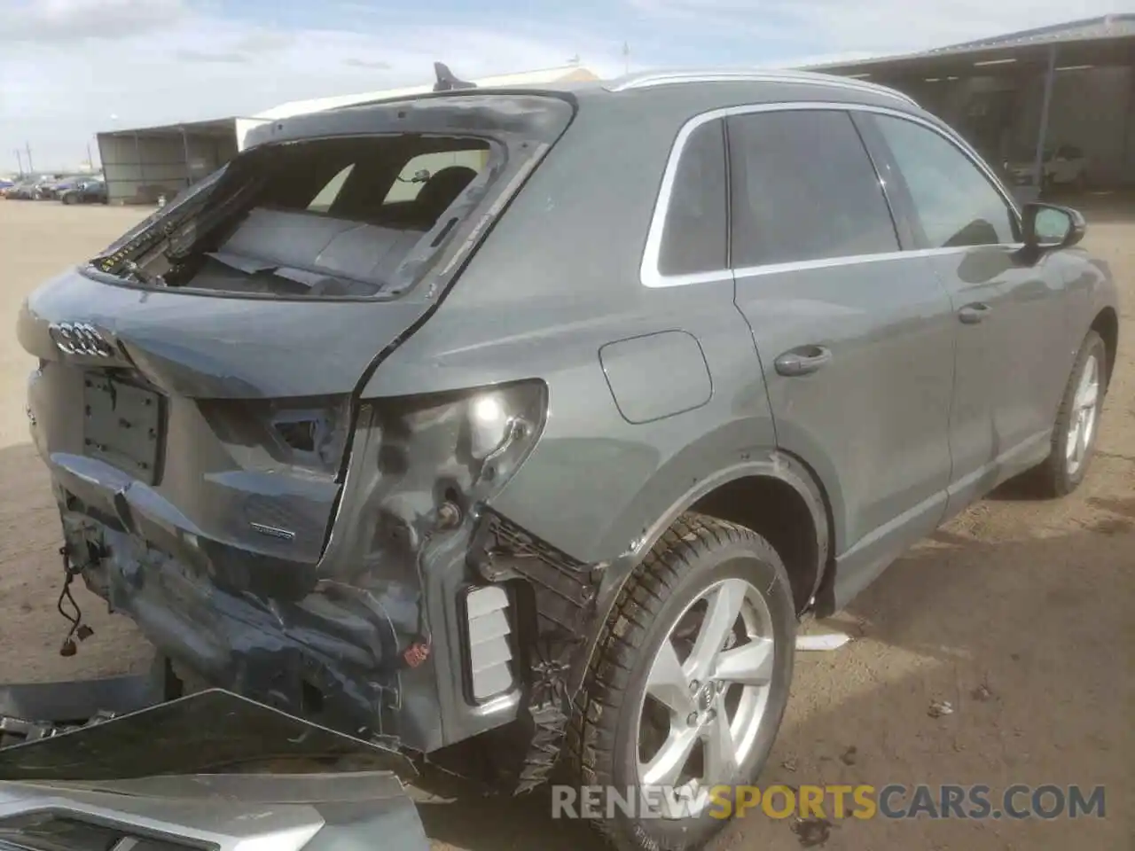 4 Photograph of a damaged car WA1BECF30L1045638 AUDI Q3 2020