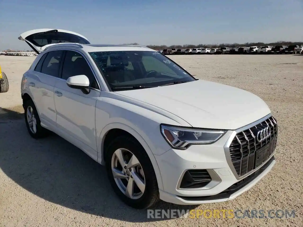 1 Photograph of a damaged car WA1BECF31L1095397 AUDI Q3 2020