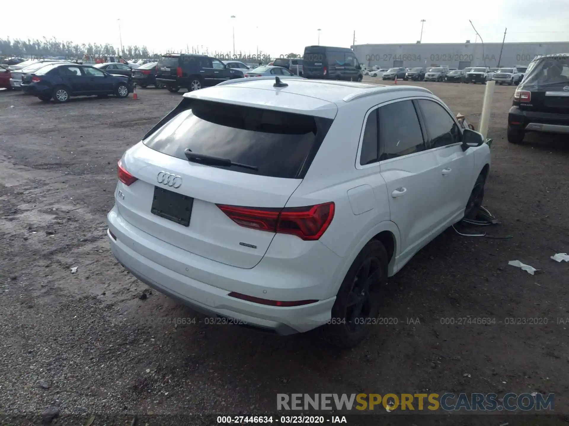 4 Photograph of a damaged car WA1BECF32L1019428 AUDI Q3 2020