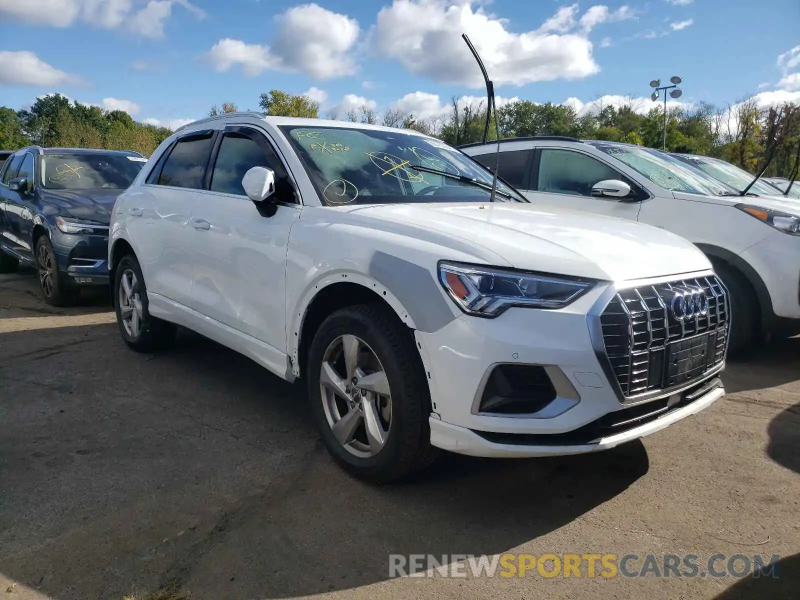 1 Photograph of a damaged car WA1BECF32L1080097 AUDI Q3 2020