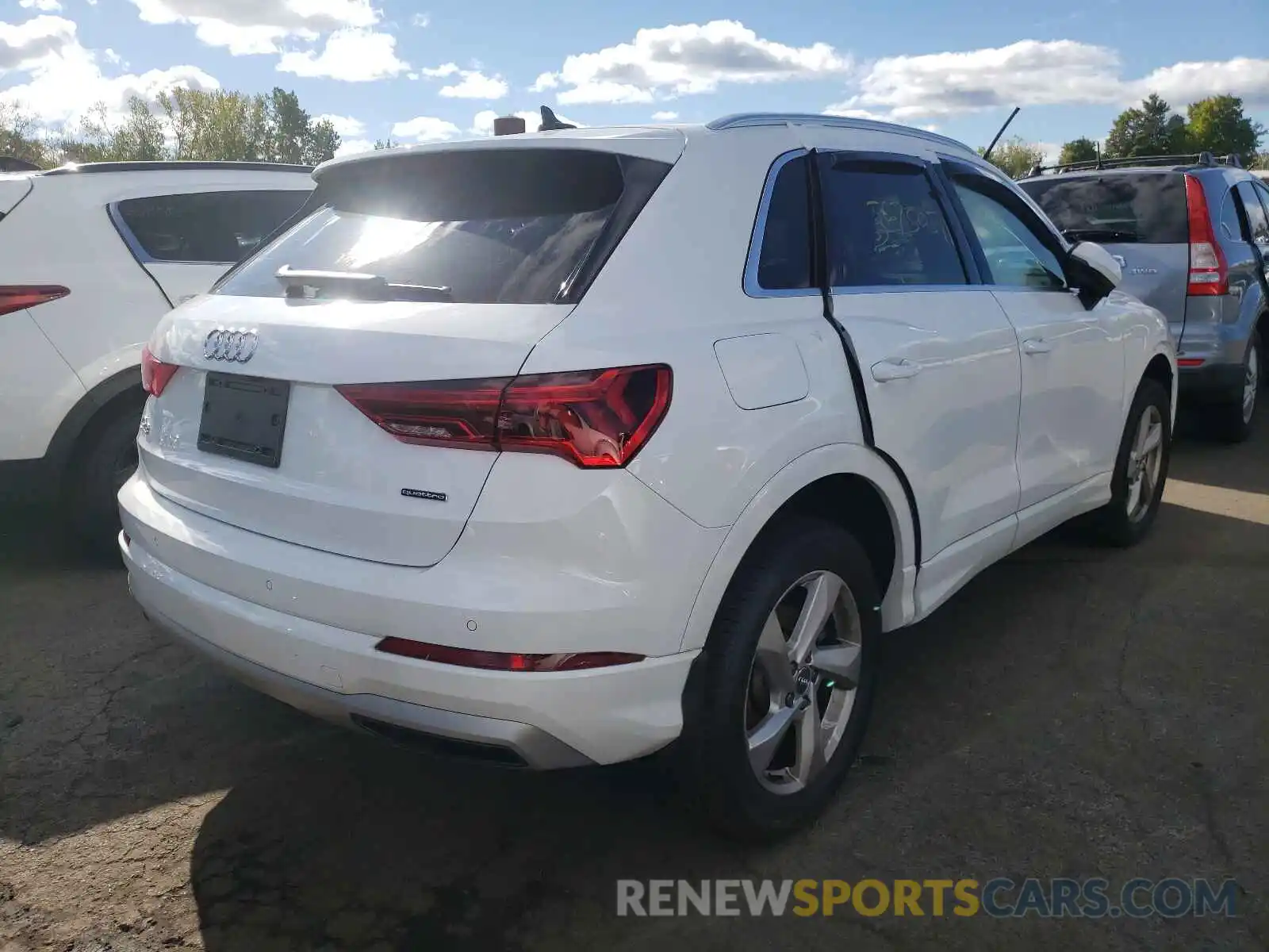 4 Photograph of a damaged car WA1BECF32L1080097 AUDI Q3 2020