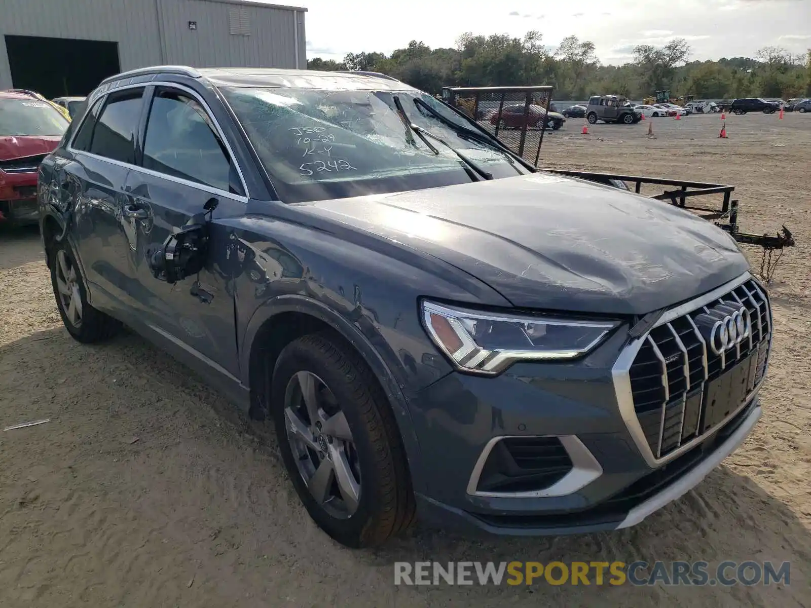 1 Photograph of a damaged car WA1BECF32L1105242 AUDI Q3 2020