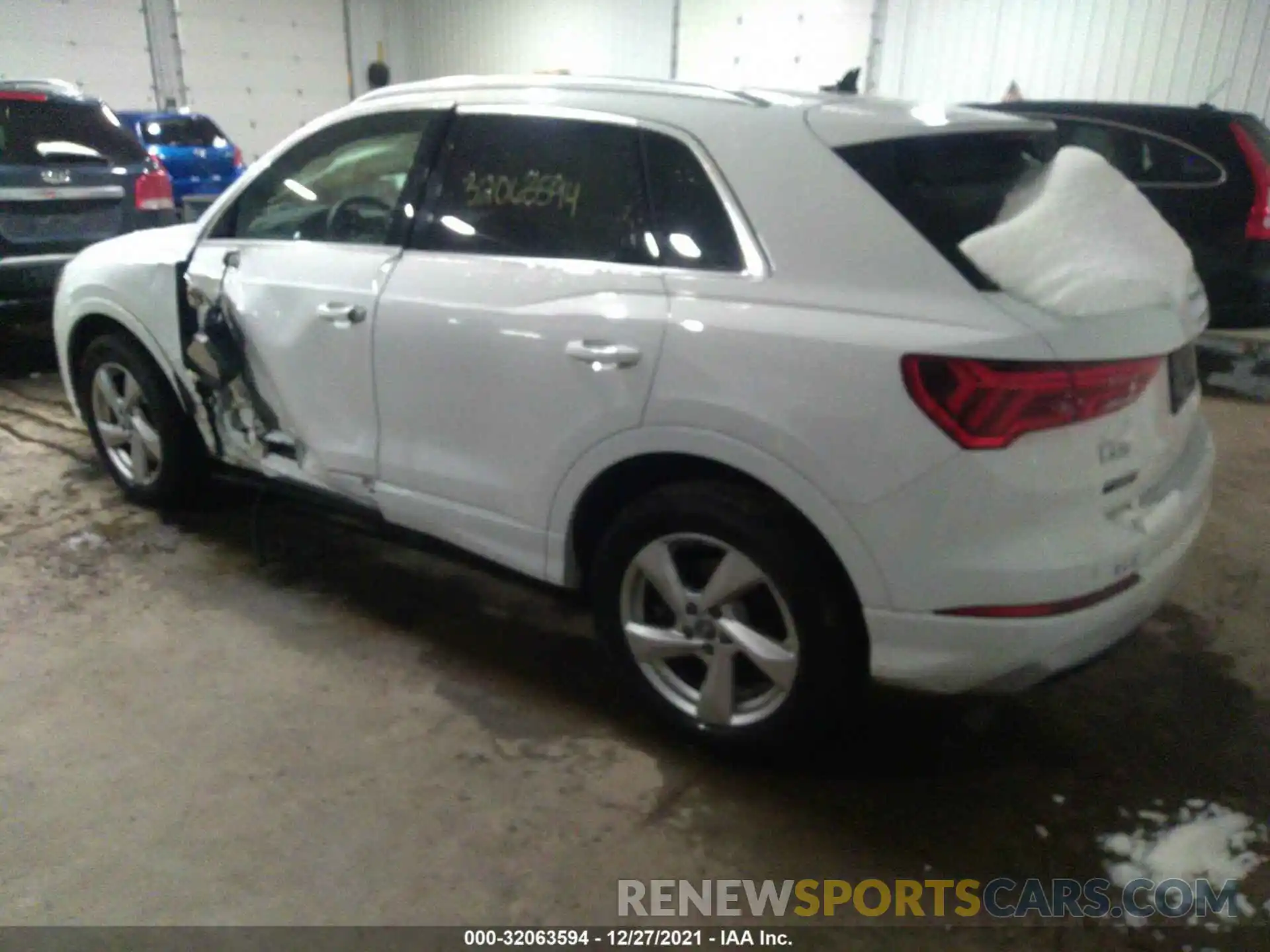 3 Photograph of a damaged car WA1BECF33L1047643 AUDI Q3 2020