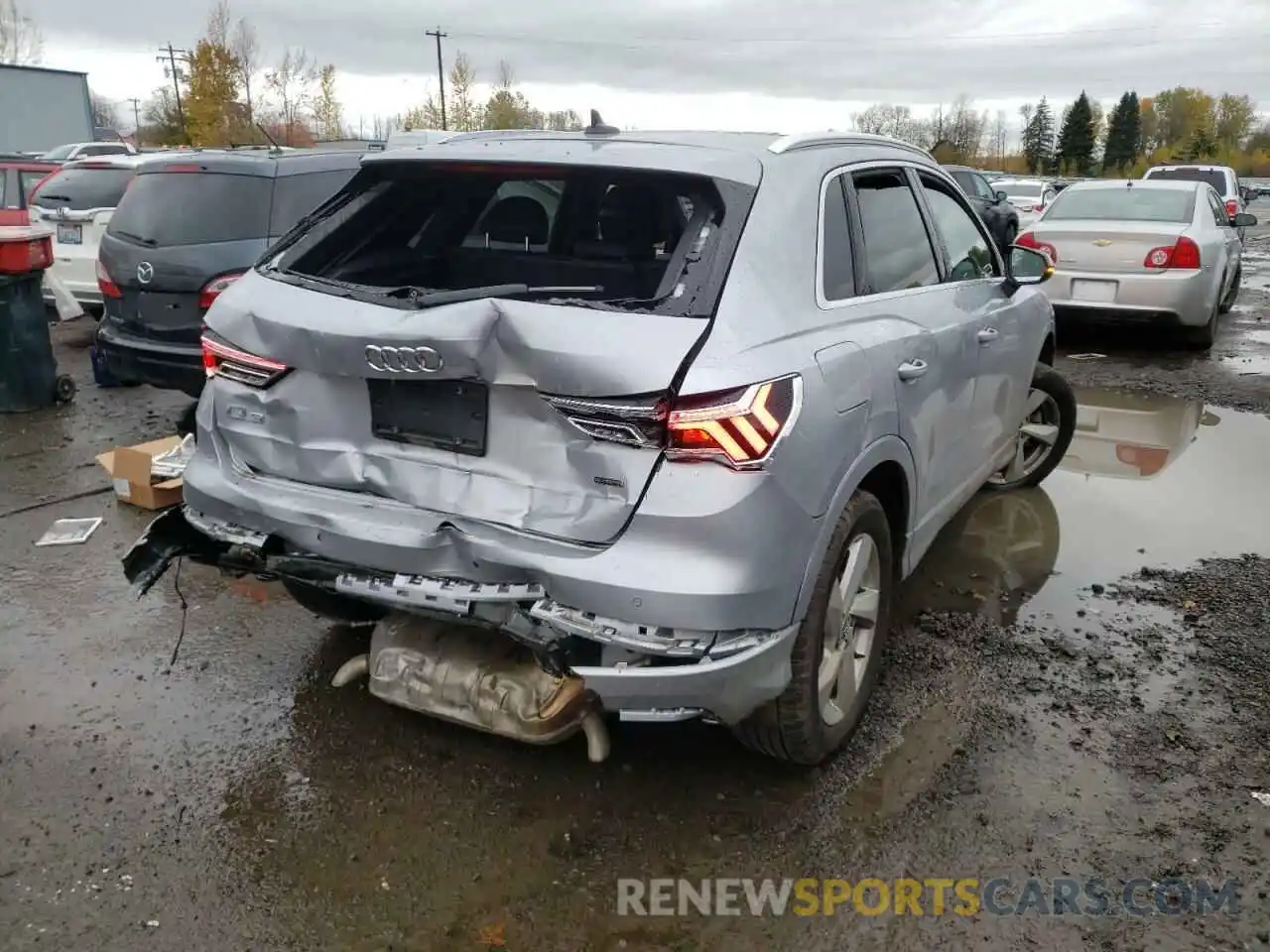 4 Photograph of a damaged car WA1BECF34L1002095 AUDI Q3 2020