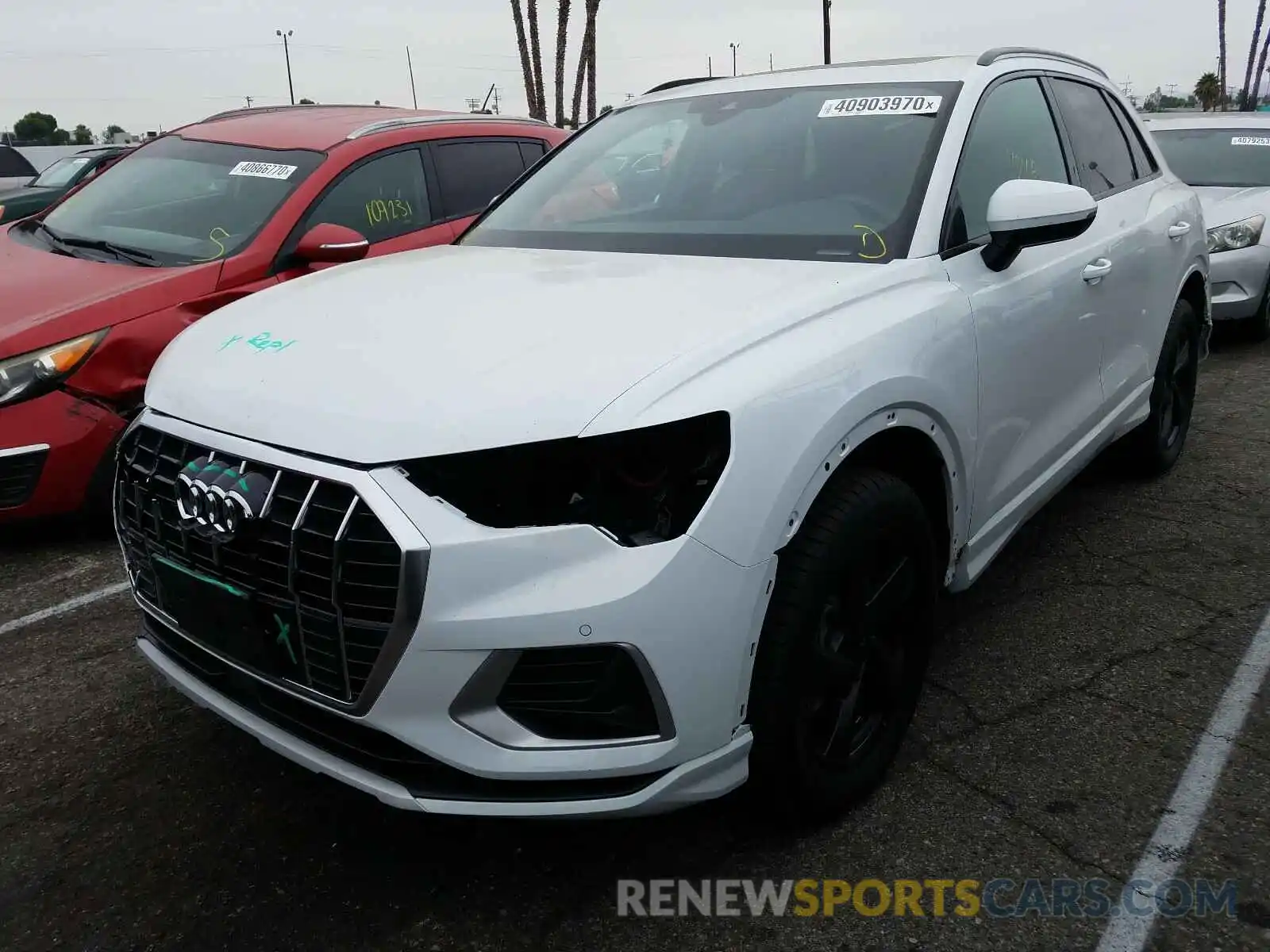 2 Фотография поврежденного автомобиля WA1BECF34L1010908 AUDI Q3 2020