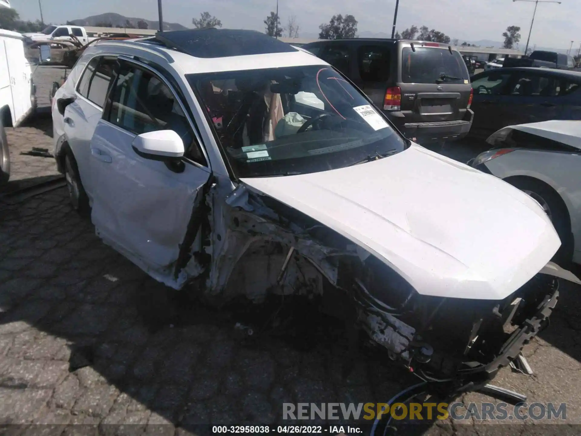 1 Photograph of a damaged car WA1BECF36L1046728 AUDI Q3 2020