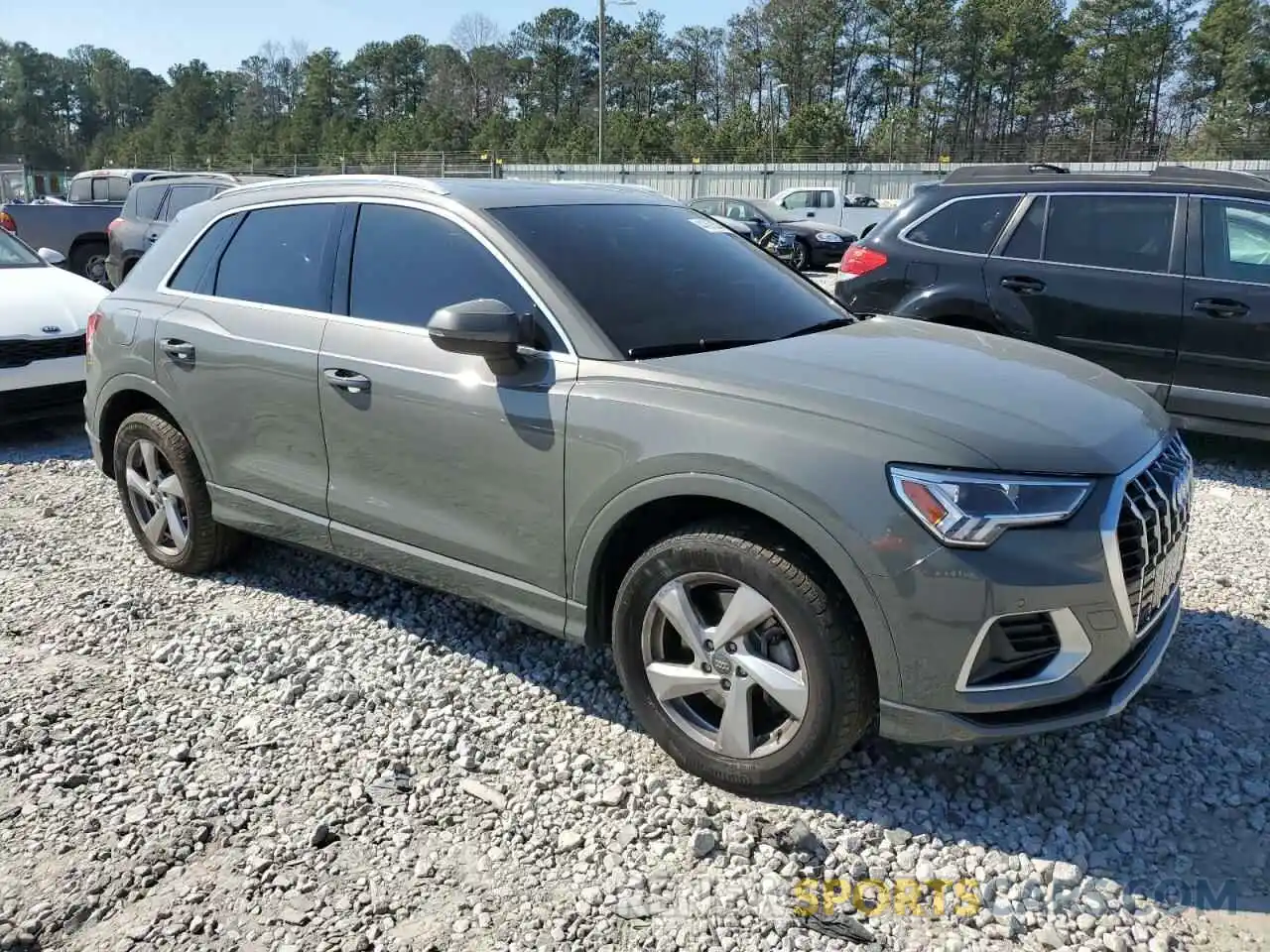 4 Photograph of a damaged car WA1BECF39L1007986 AUDI Q3 2020