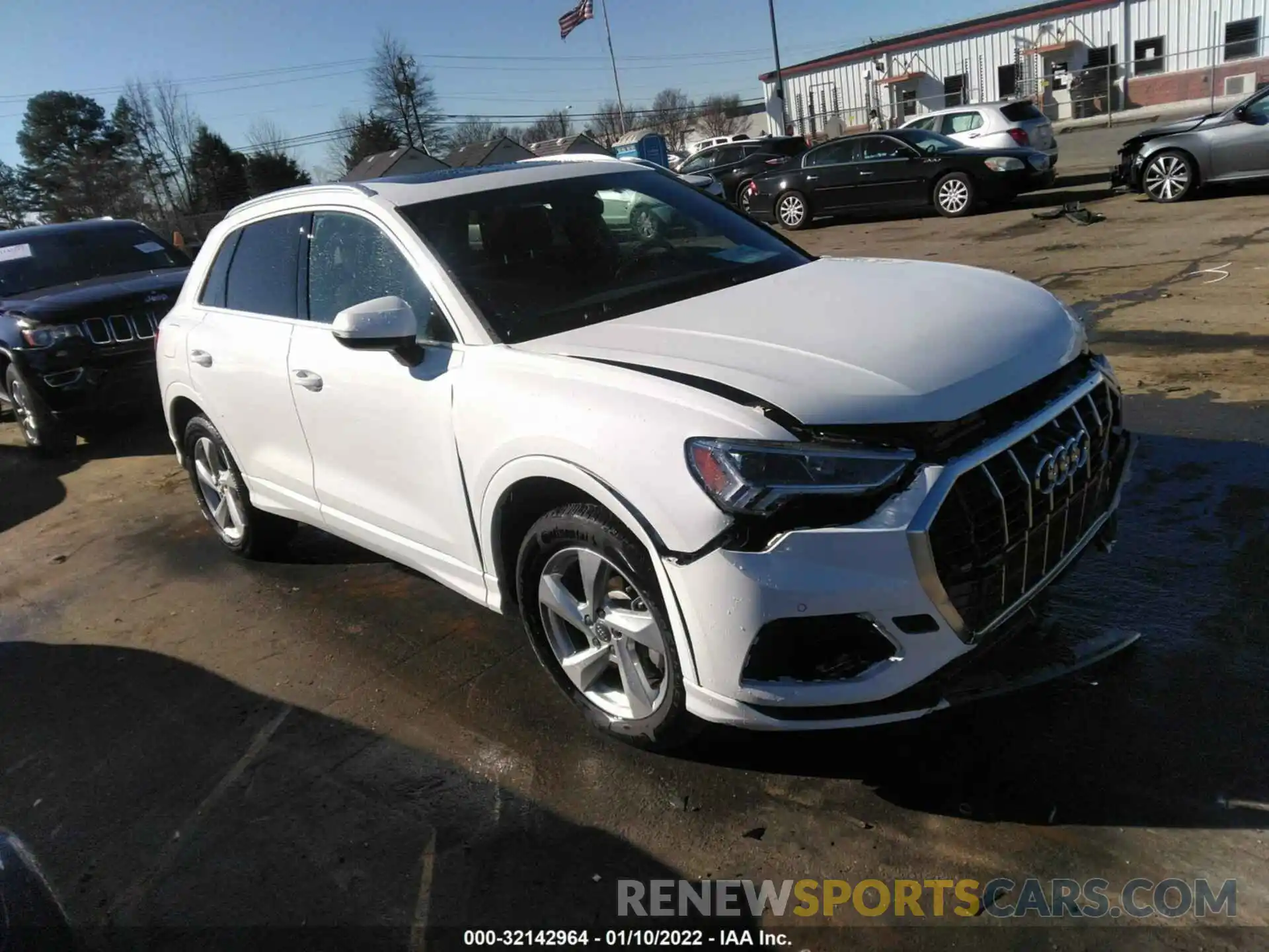 1 Фотография поврежденного автомобиля WA1BECF3XL1009908 AUDI Q3 2020