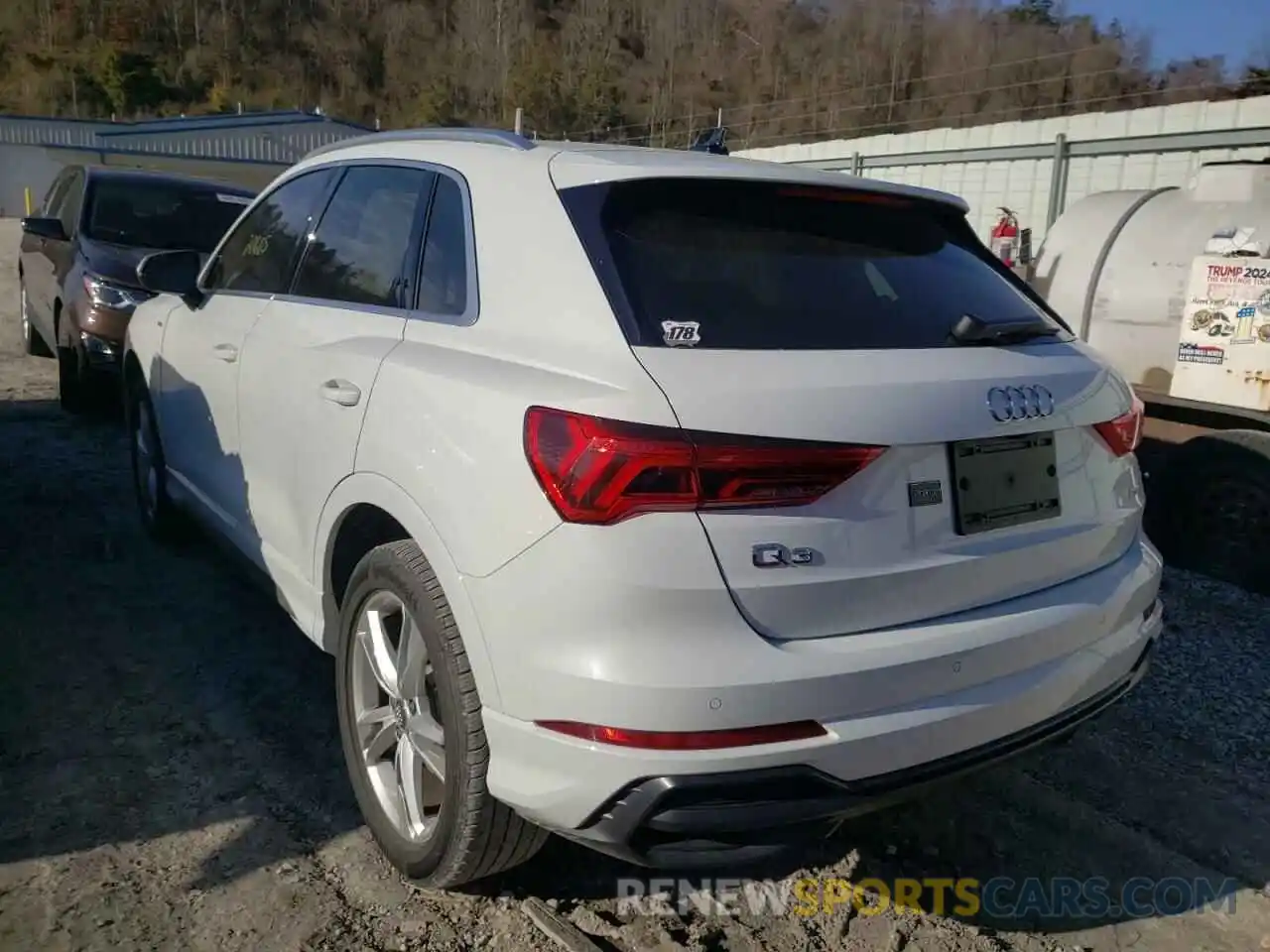 3 Photograph of a damaged car WA1DECF30L1065915 AUDI Q3 2020