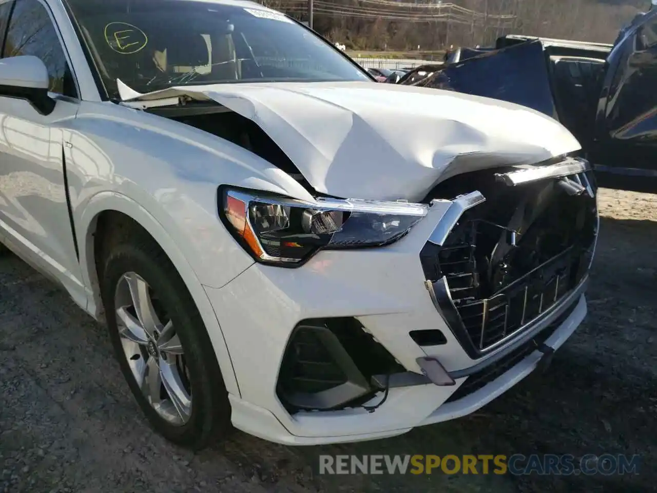 9 Photograph of a damaged car WA1DECF30L1065915 AUDI Q3 2020