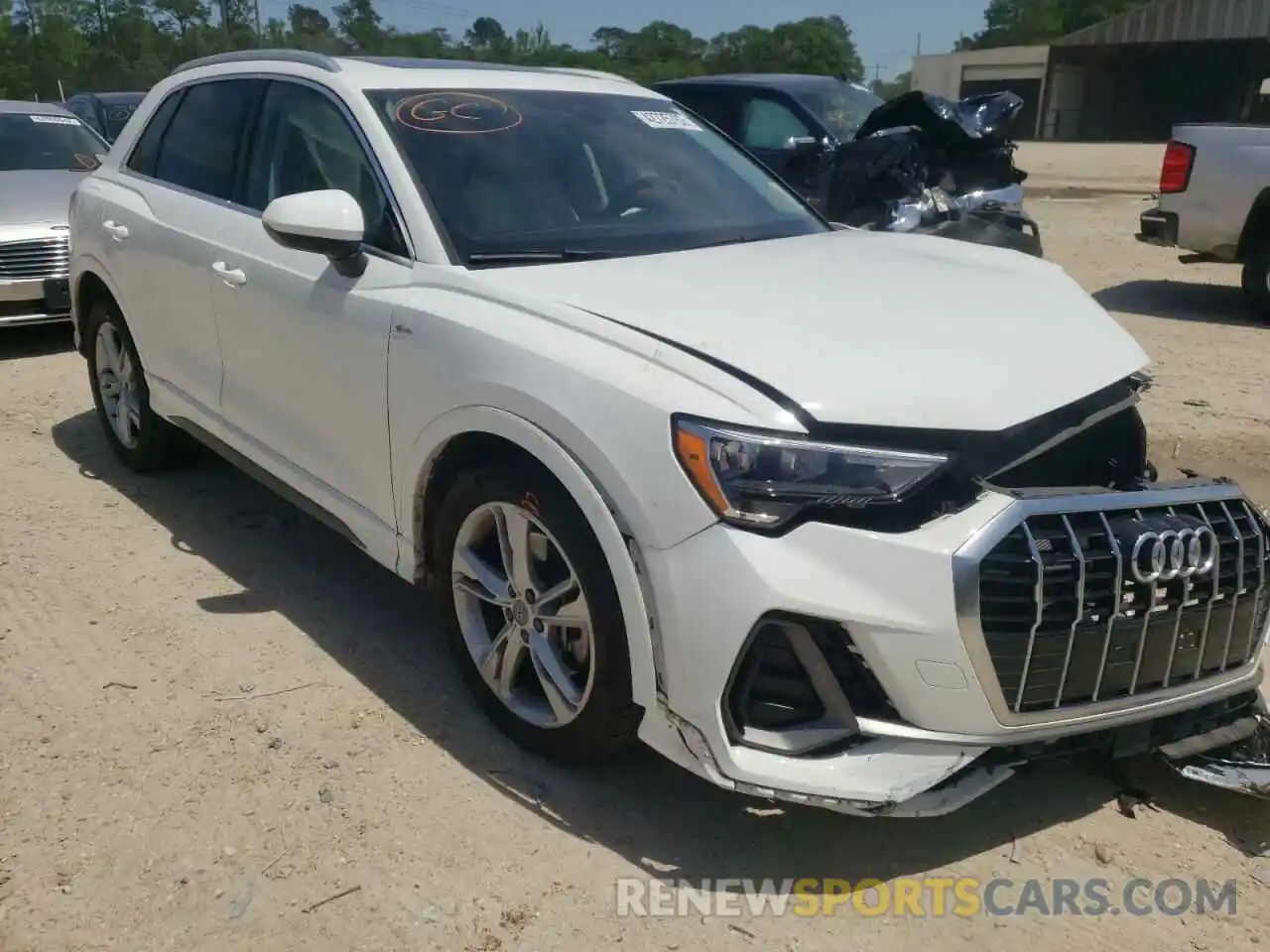 1 Photograph of a damaged car WA1DECF31L1011703 AUDI Q3 2020