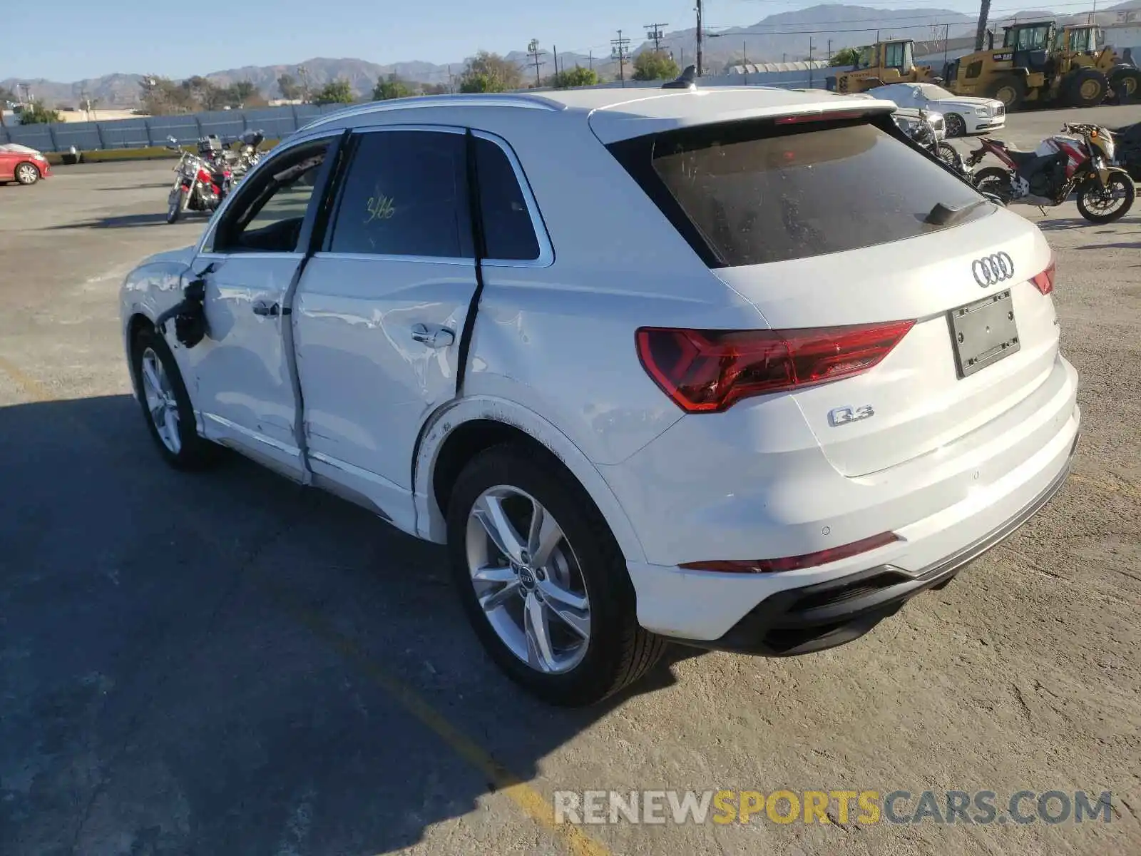 3 Photograph of a damaged car WA1DECF31L1029893 AUDI Q3 2020