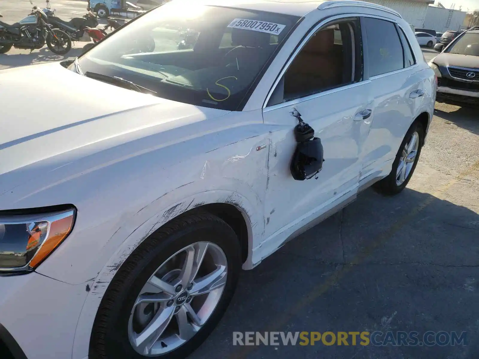 9 Photograph of a damaged car WA1DECF31L1029893 AUDI Q3 2020