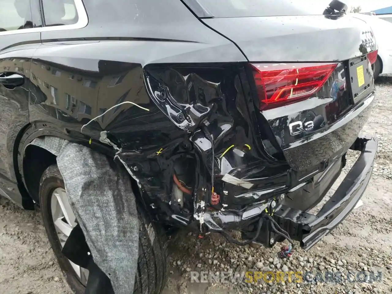 9 Photograph of a damaged car WA1DECF31L1041168 AUDI Q3 2020