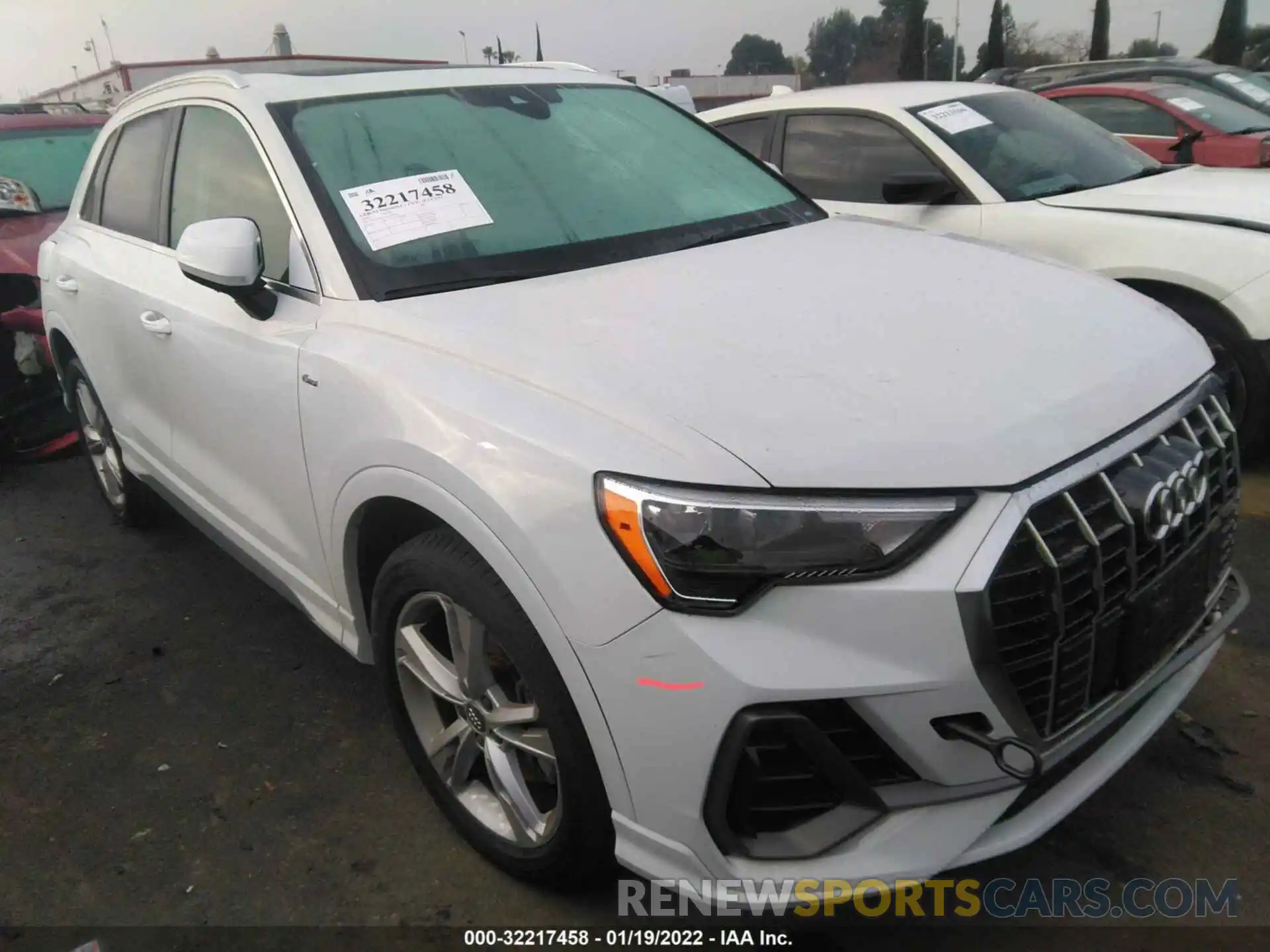 1 Photograph of a damaged car WA1DECF32L1019714 AUDI Q3 2020