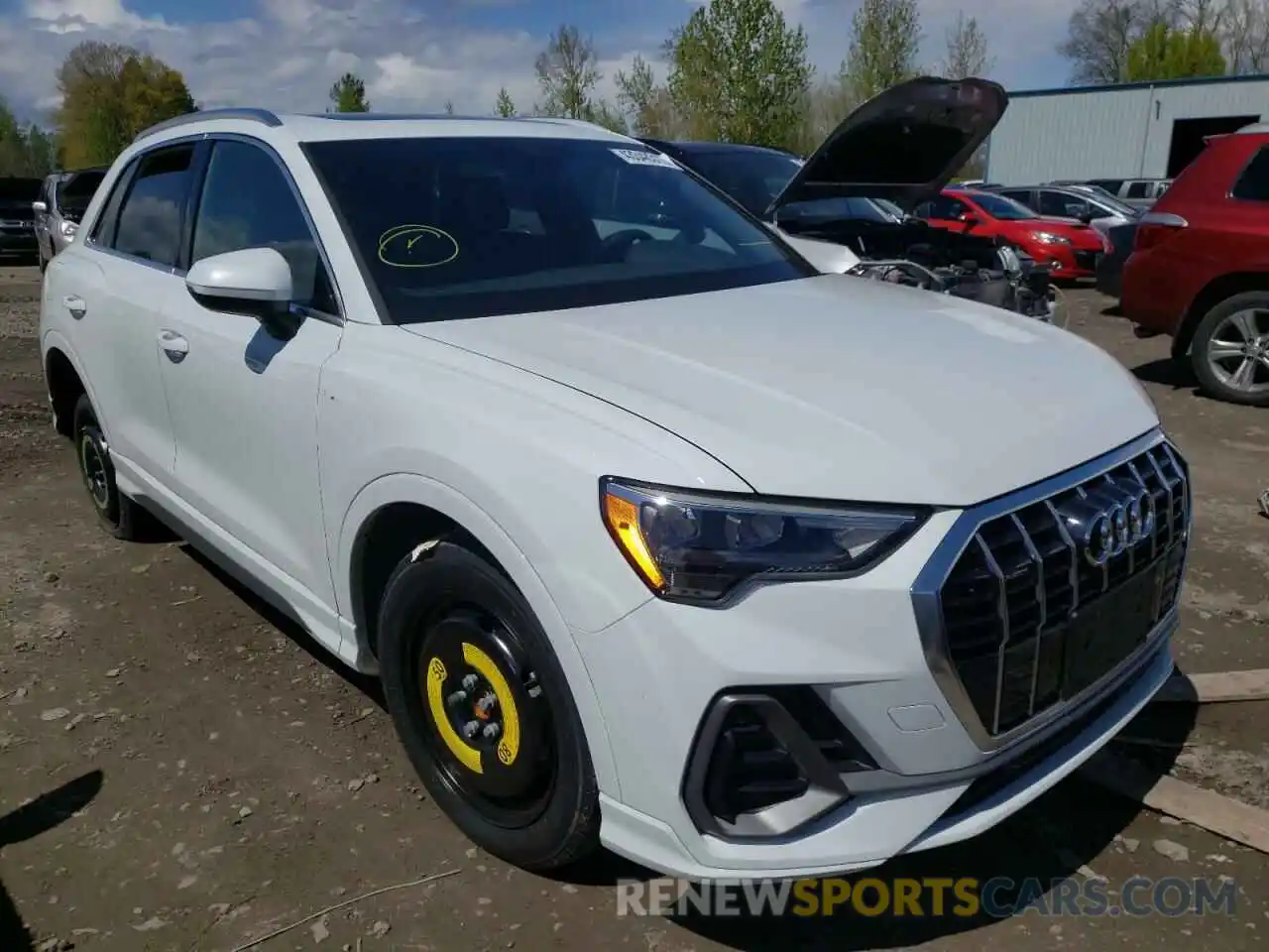 1 Photograph of a damaged car WA1DECF32L1056441 AUDI Q3 2020